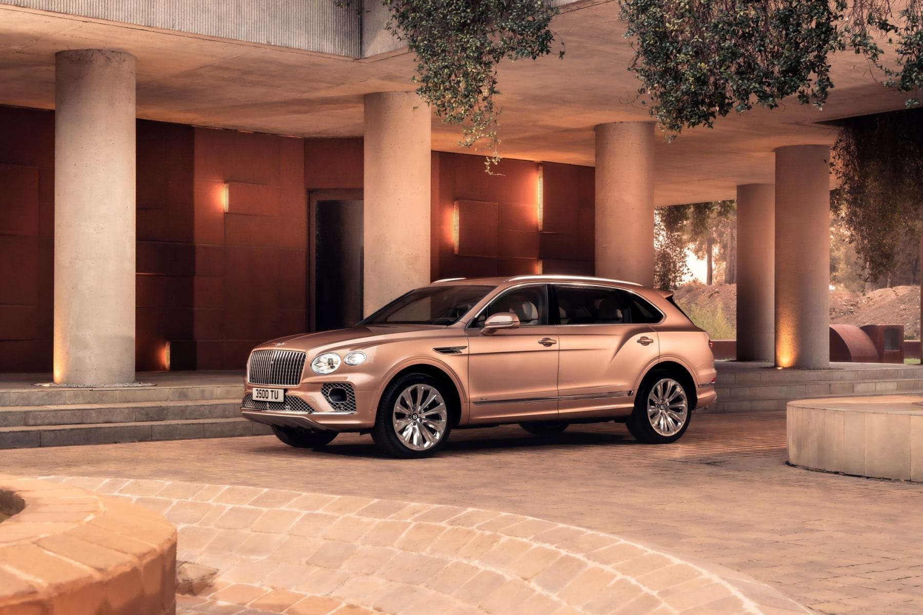 Bentley Bentayga EWB driveway