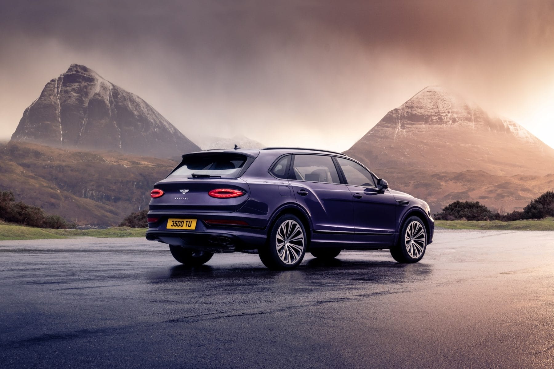 Bentley Bentayga EWB rear