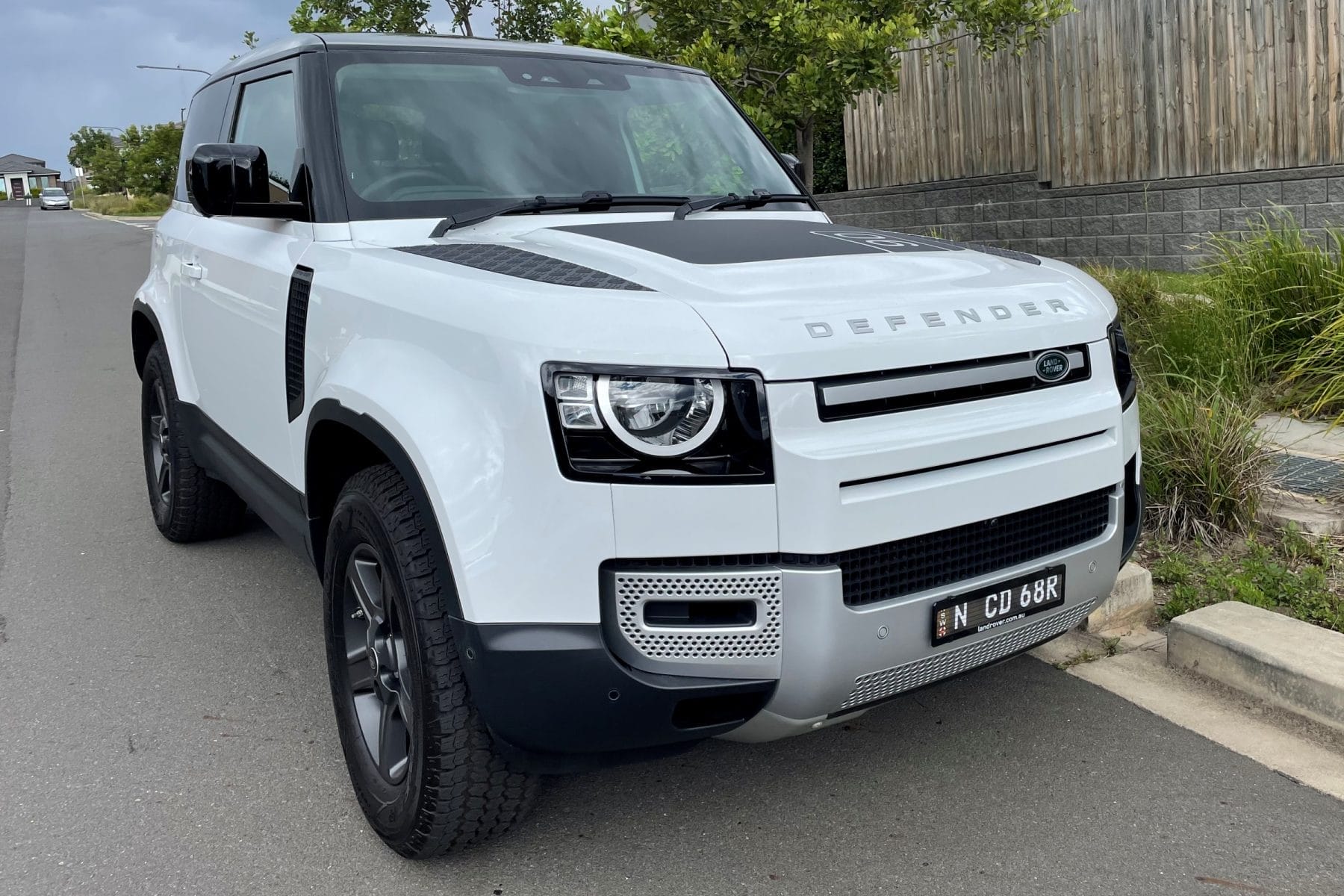 Land Rover Defender 90 front 2