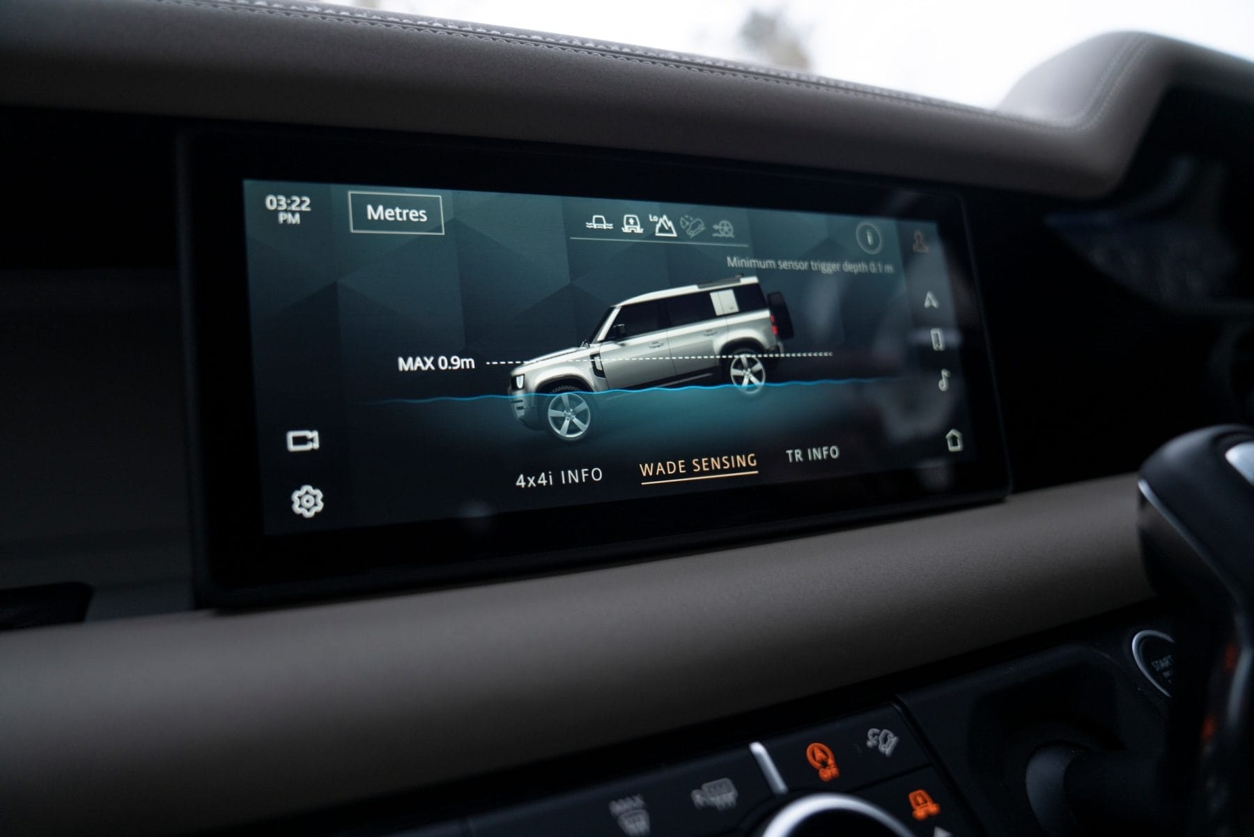 Land Rover Defender D300 SE 4WD SCREEN