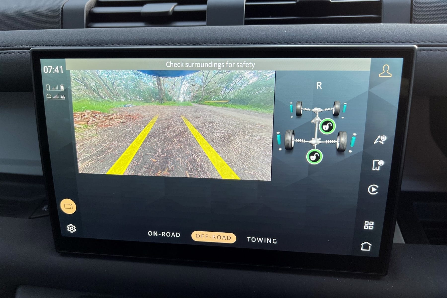 Land Rover Defender REVERSE camera