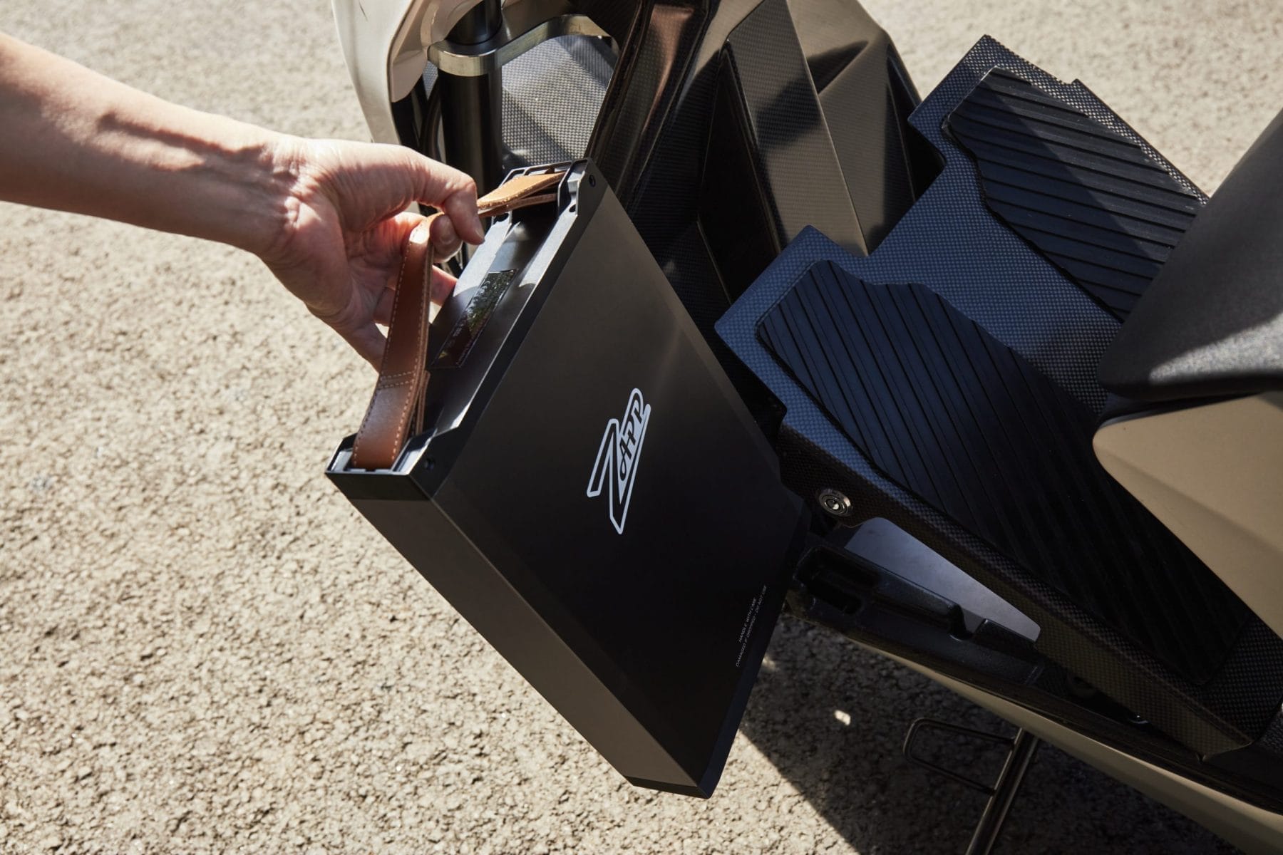 Zapp EV i300 Performance bike 1