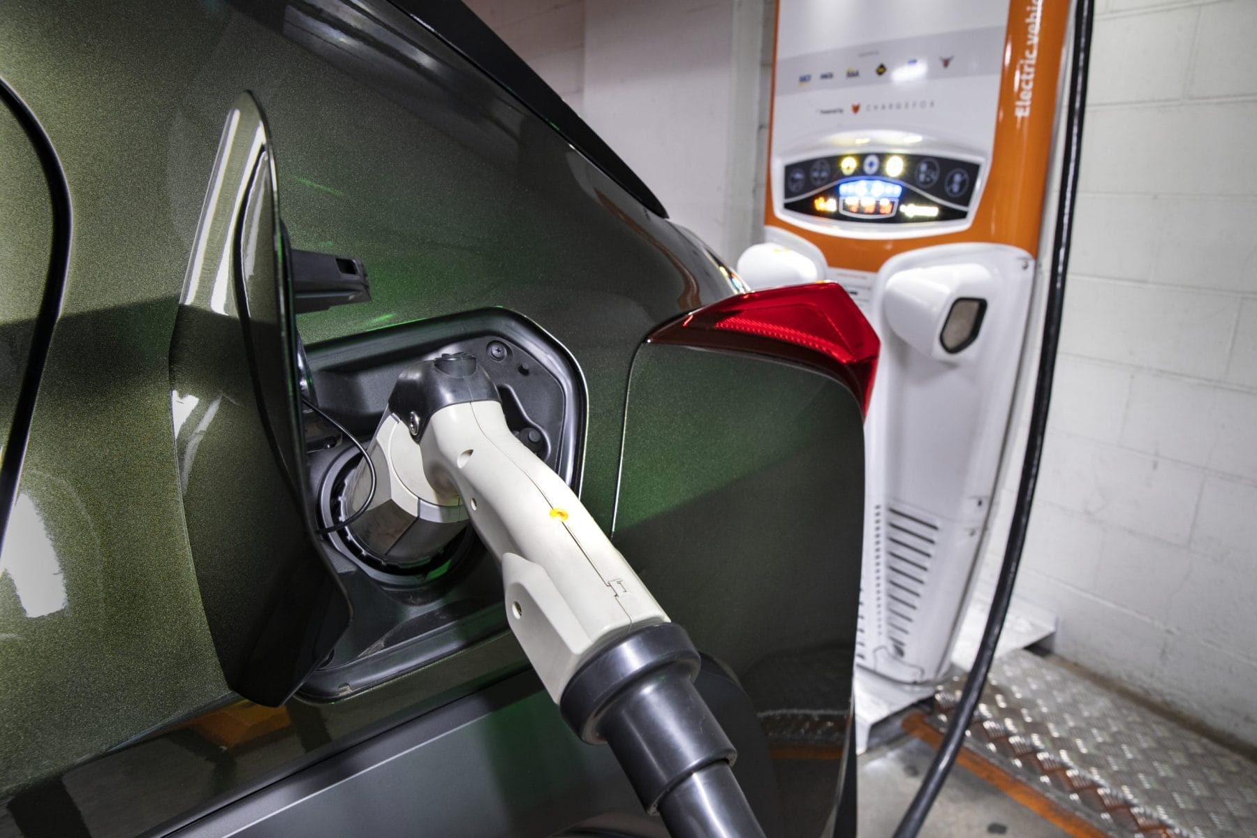 Lexus UX 300e charging