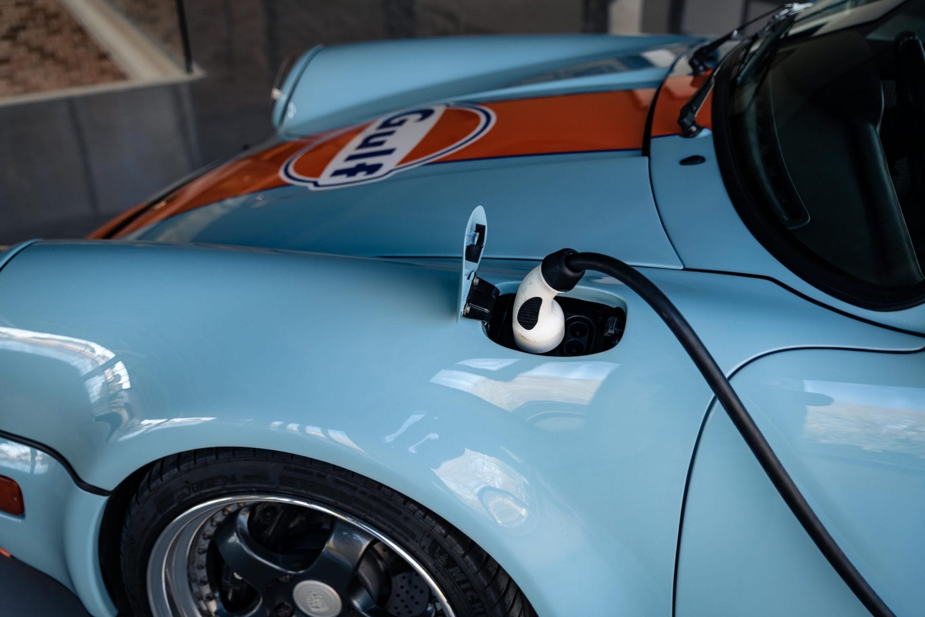 Everrati - Porsche 911 (964) Gulf Signature Edition 4