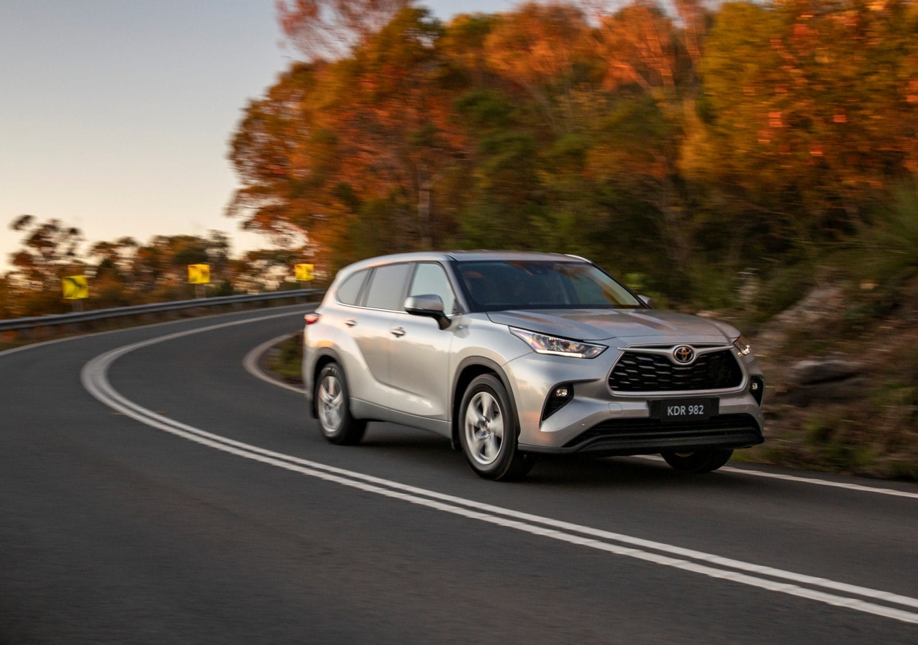 2021 Toyota Kluger GX petrol hybrid driving