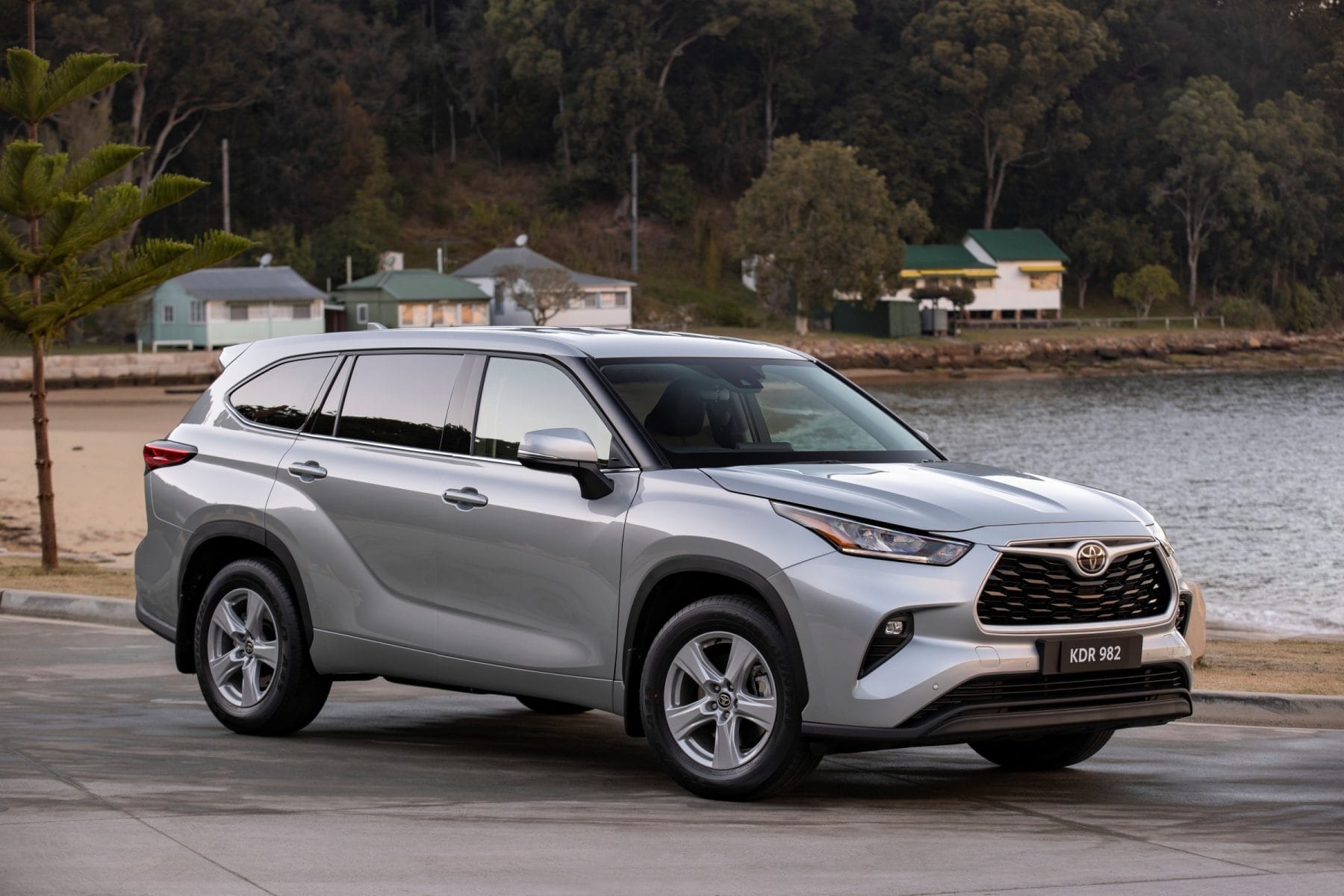 2021 Toyota Kluger GX petrol hybrid front qtr