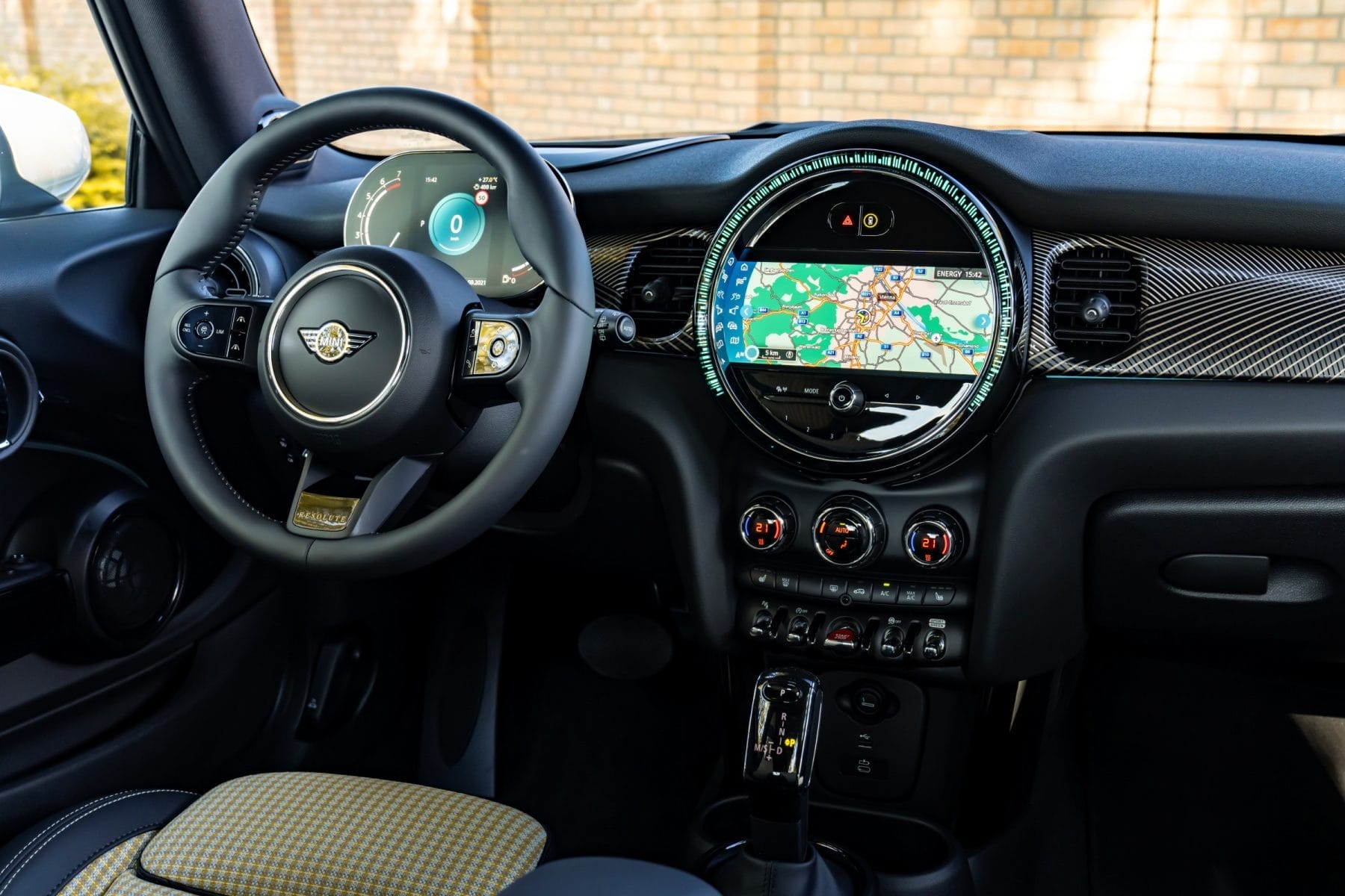 mini-cooper-s-convertible resolute interior