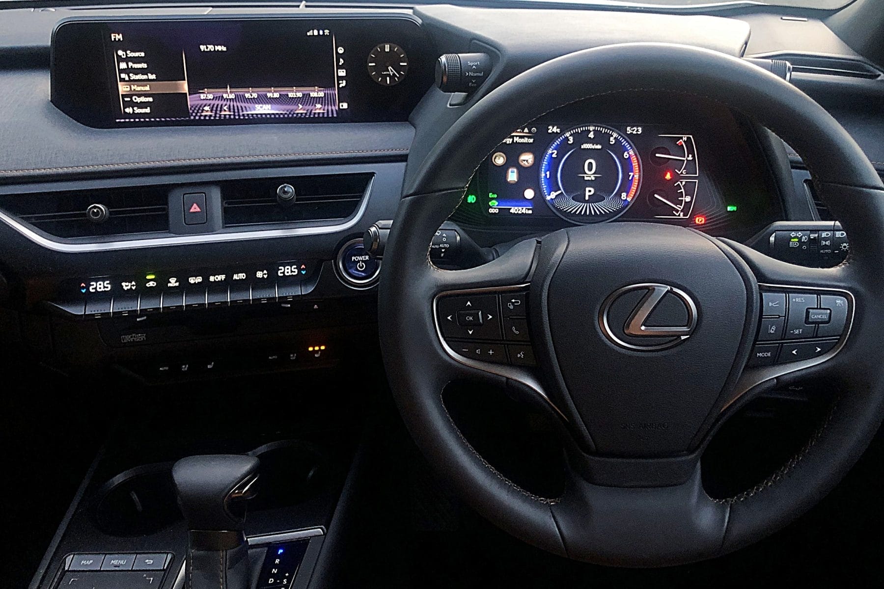 Lexus UX250h dash