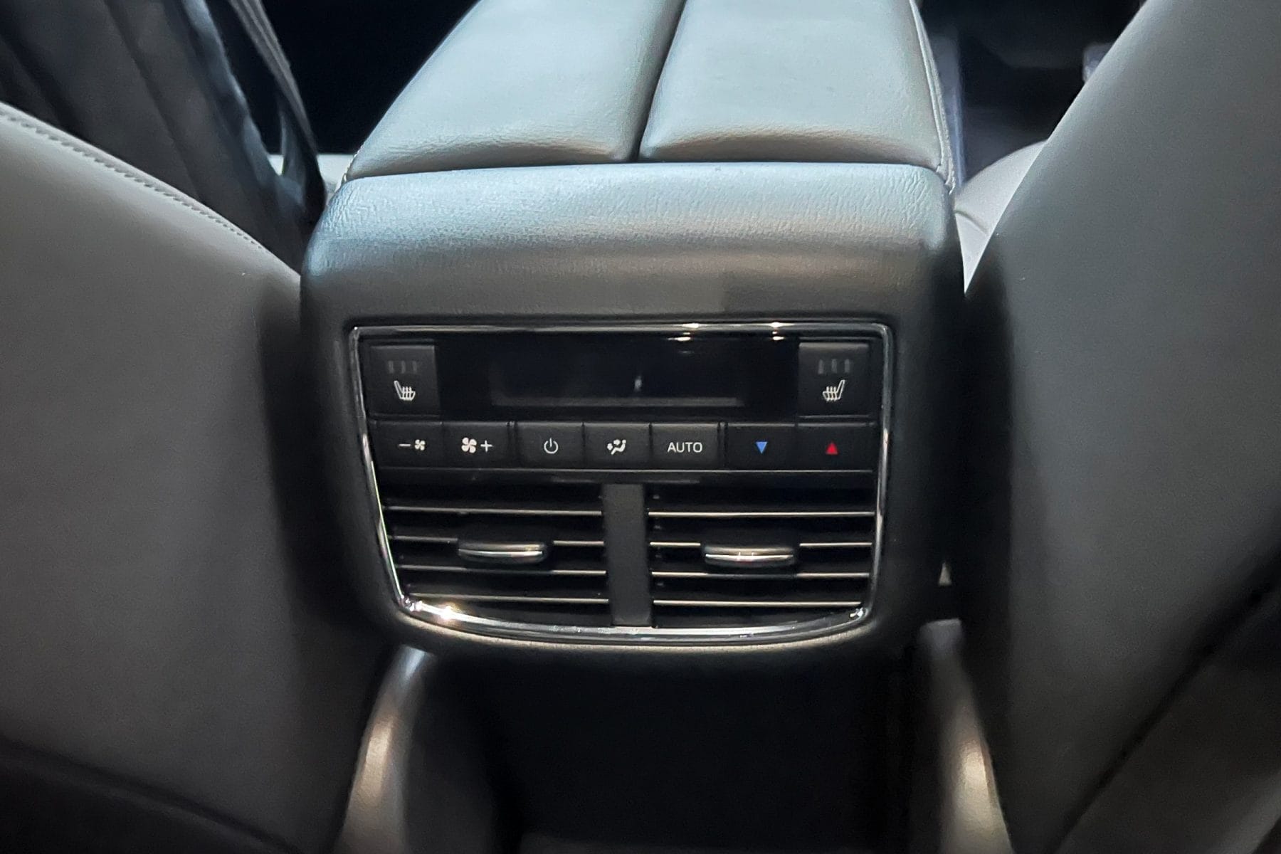Mazda CX-9 Azami rear controls