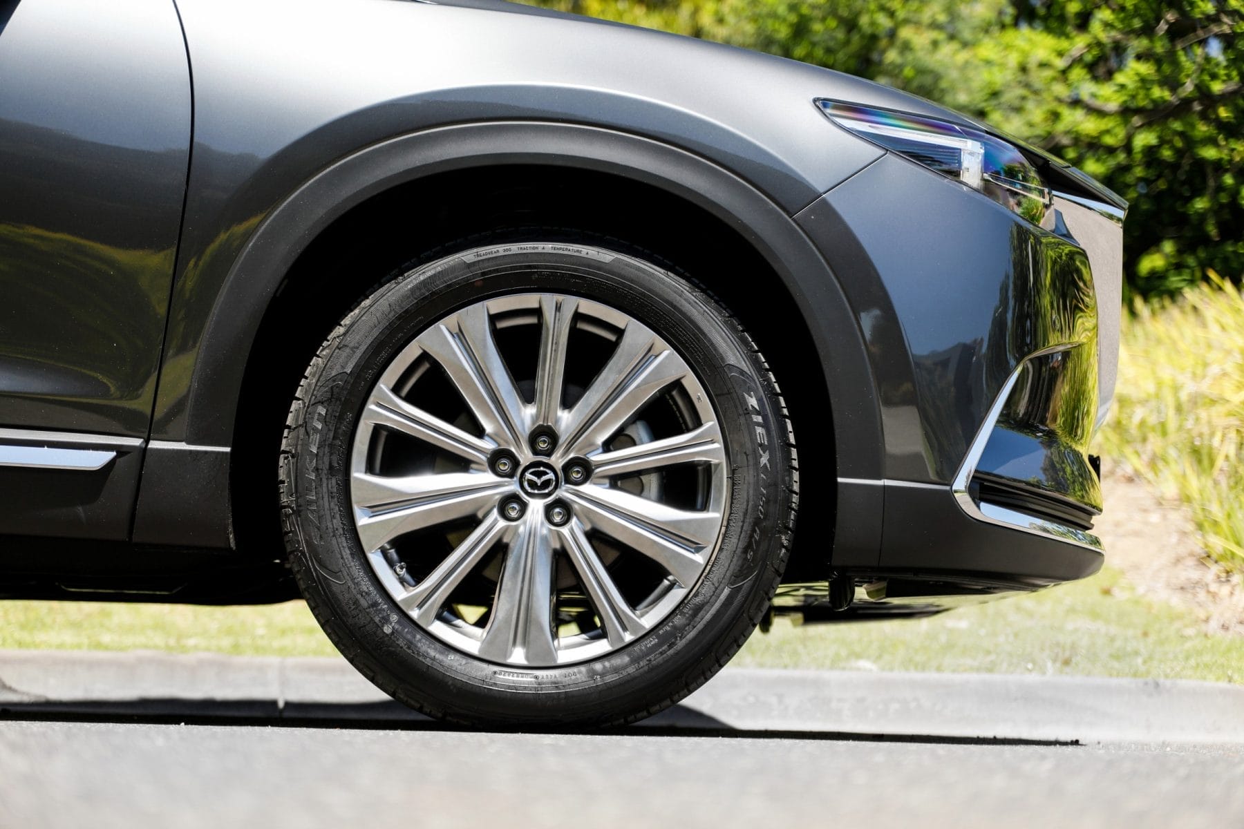 Mazda CX-9 Azami wheels and tyres