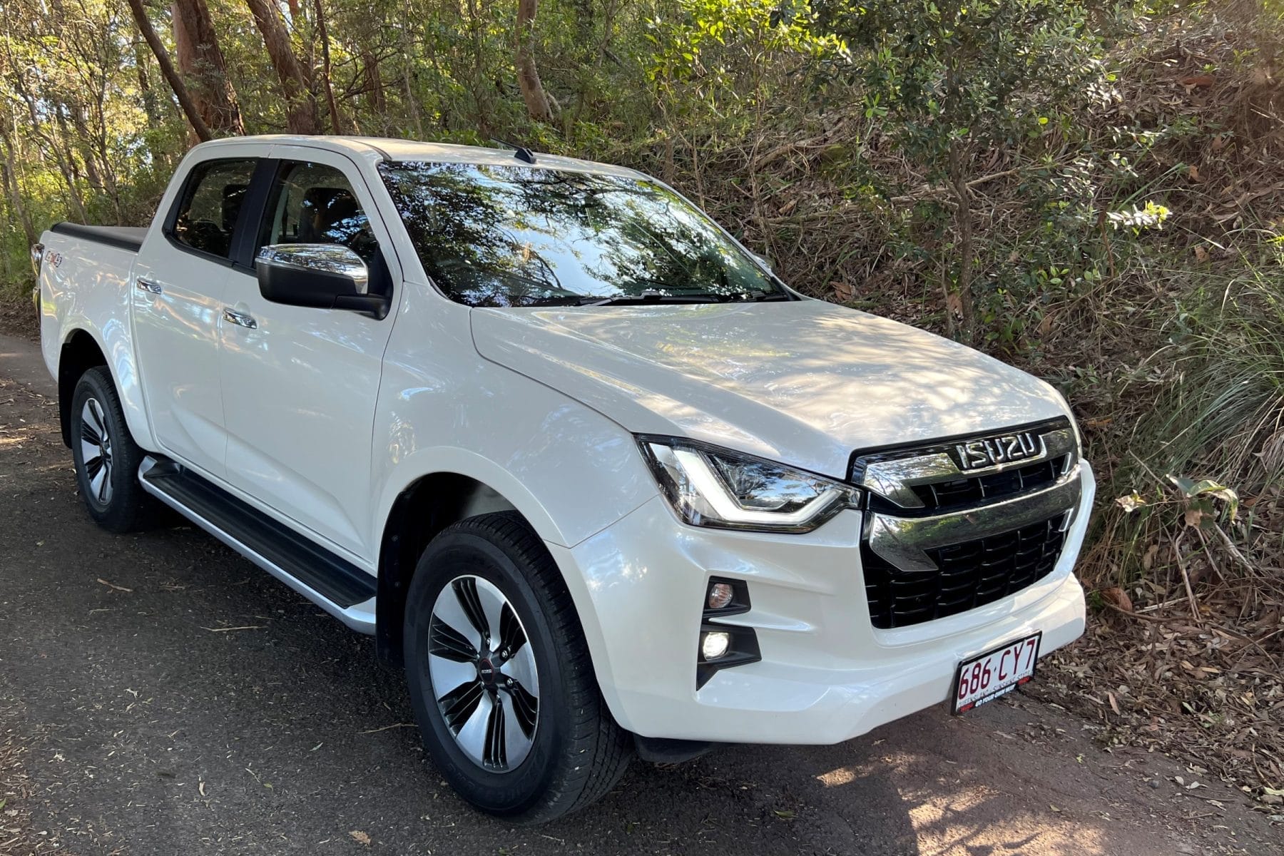 Isuzu D-MAX LS-U Plus front qtr