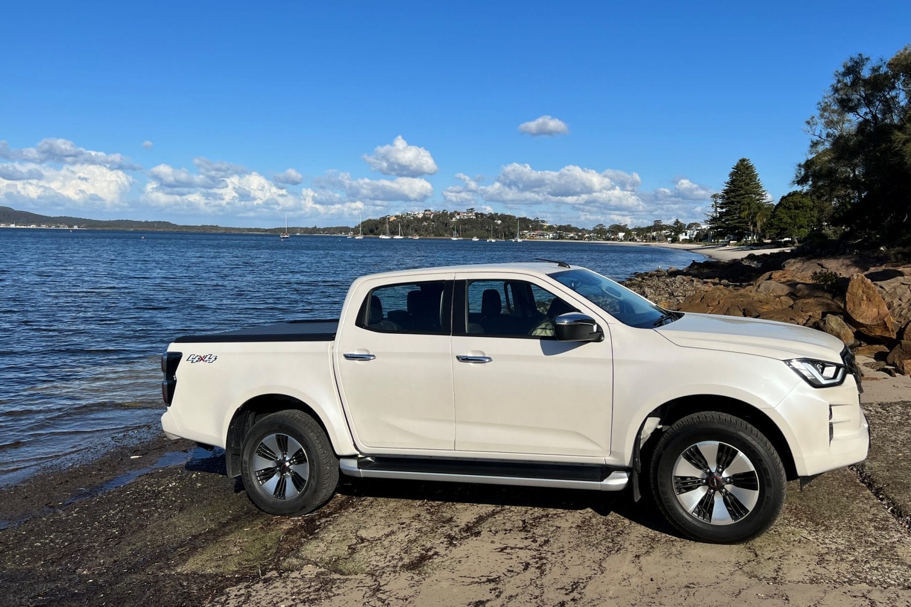 Isuzu D-MAX LS-U Plus profile