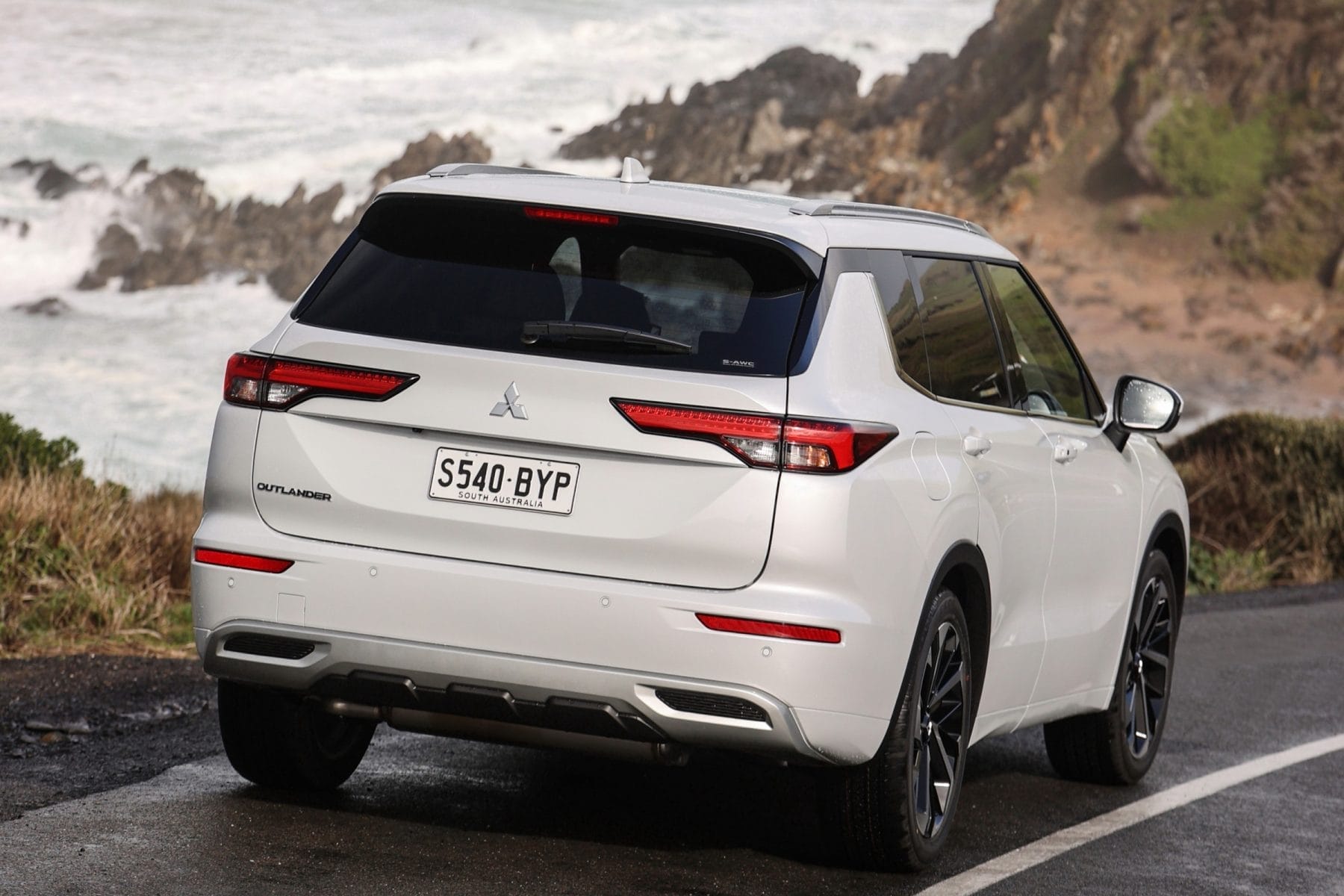 2022 Mitsubishi Outlander Exceed rear