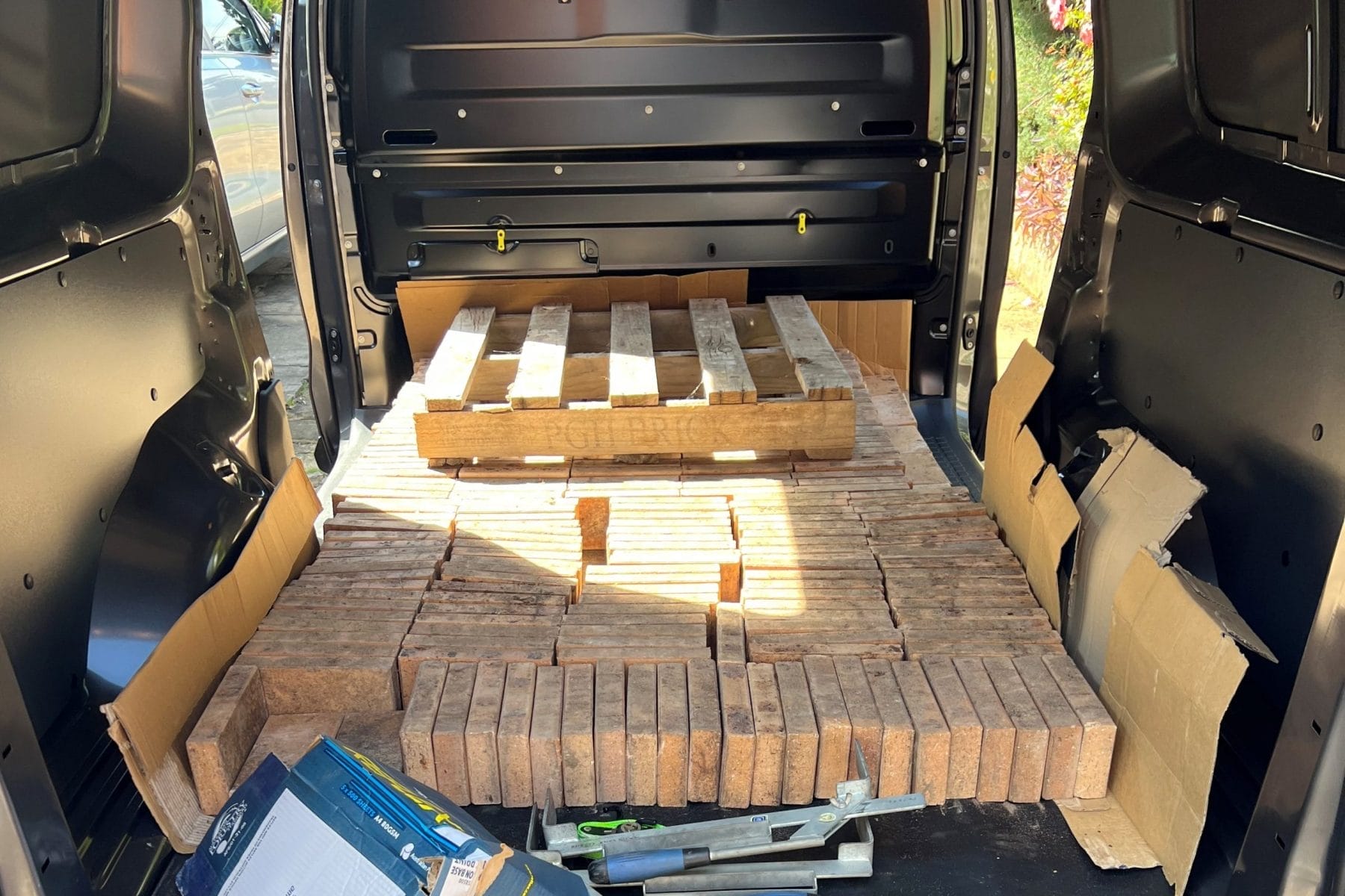 2022 Peugeot Expert Premium (LWB) load of pavers