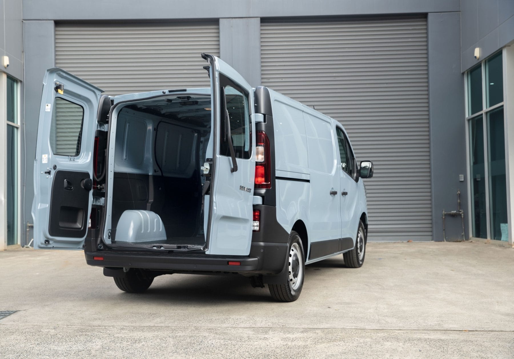 Renault Trafic 2023 rear doors