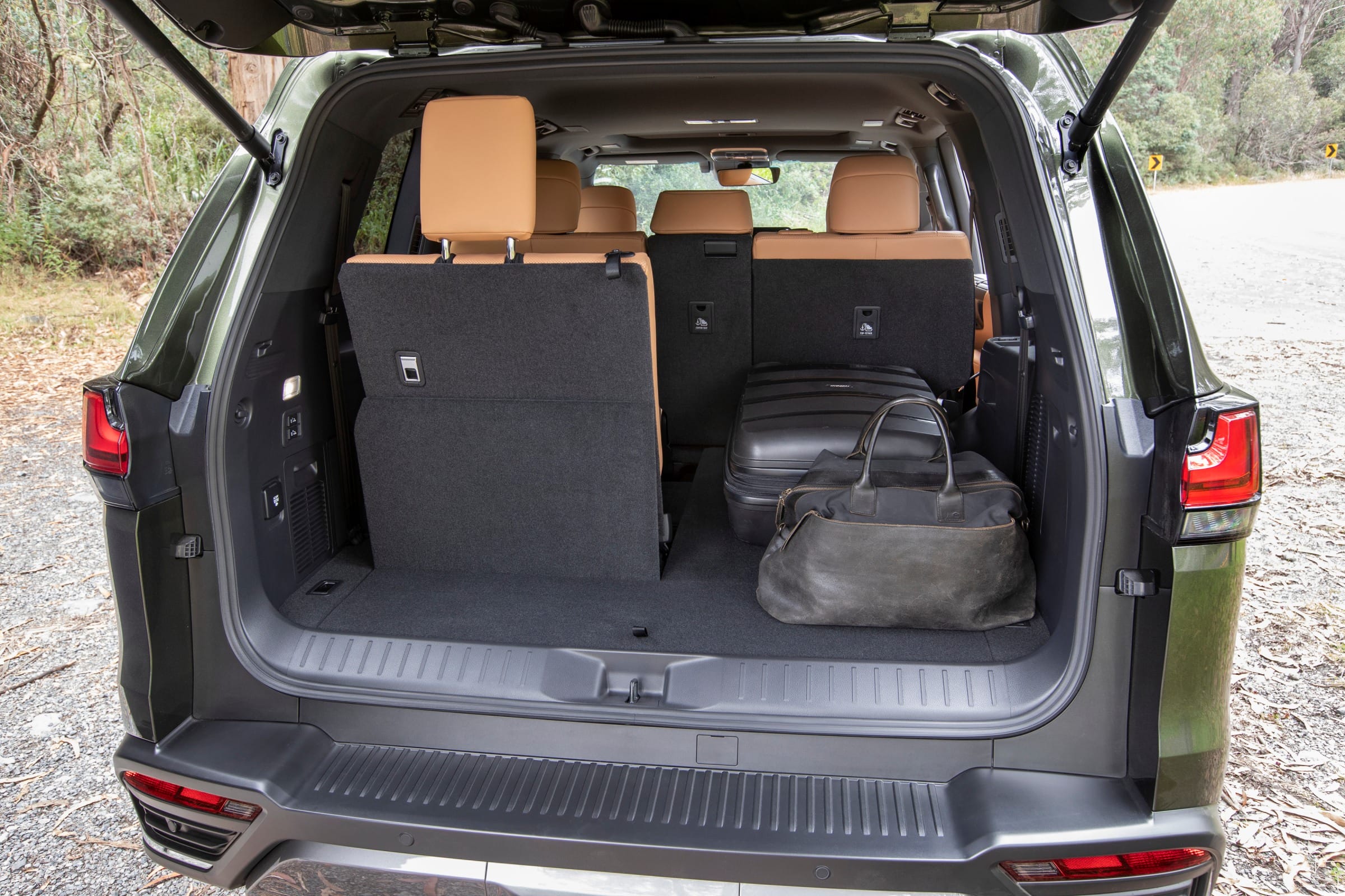 2022 Lexus LX 500d (Khaki Metal)