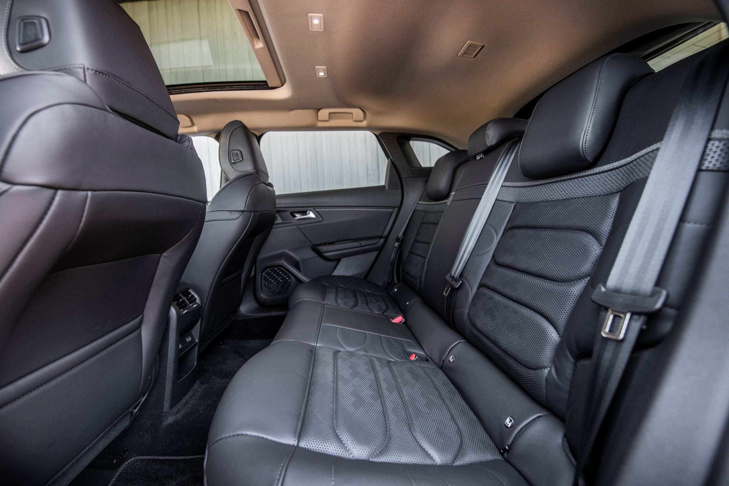 2022 Citroen C5 X. rear seats