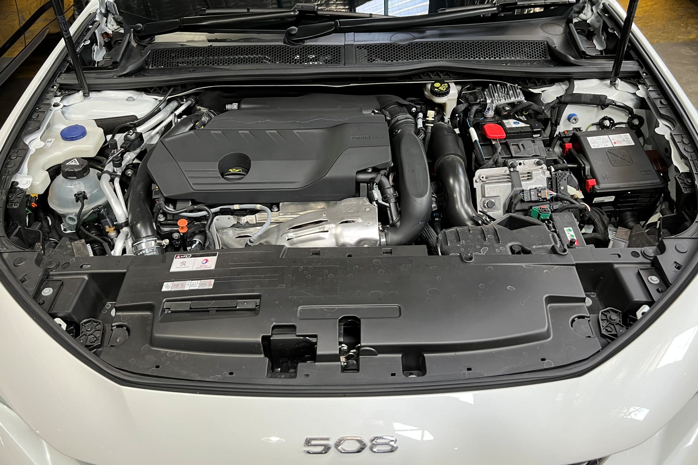 Peugeot 508 GT PHEV 2022 front engine