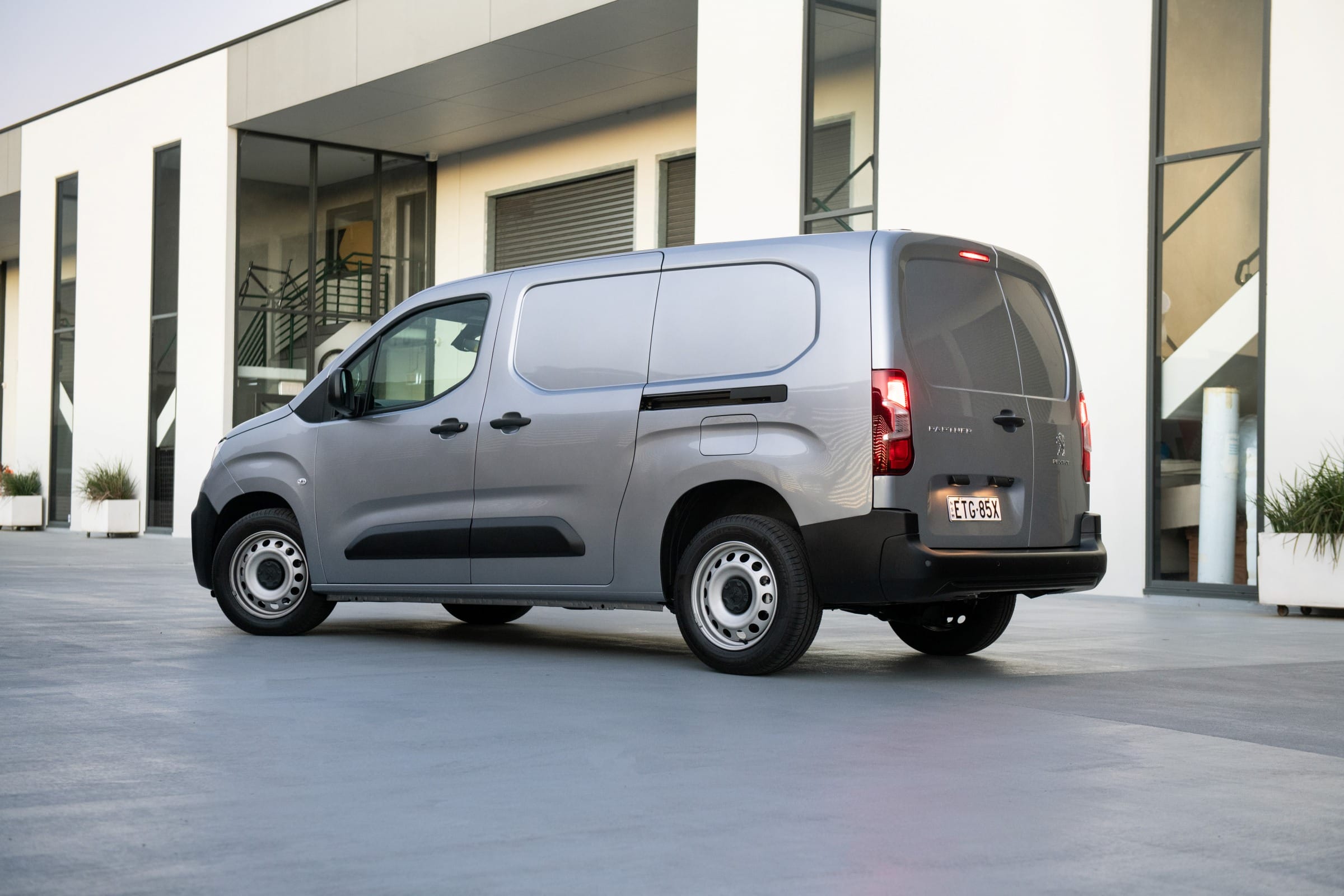 MY22 Peugeot Partner Pro (LWB)