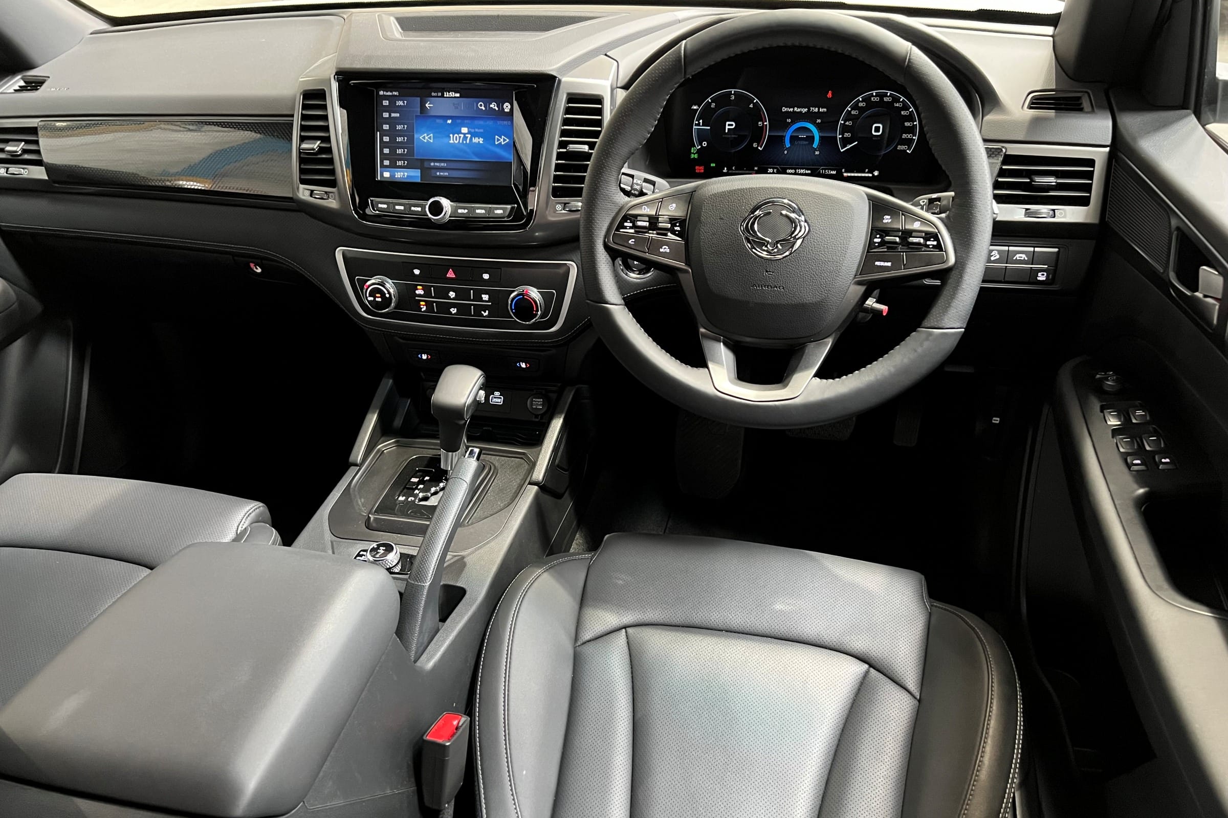 SsangYong Musso Ultimate XLV 2022 interior front seats 2