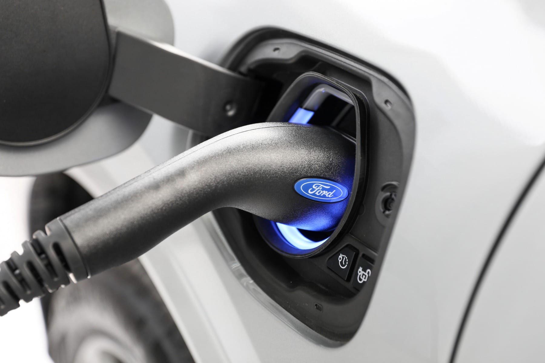 2022 Ford Escape ST Line PHEV charging 2