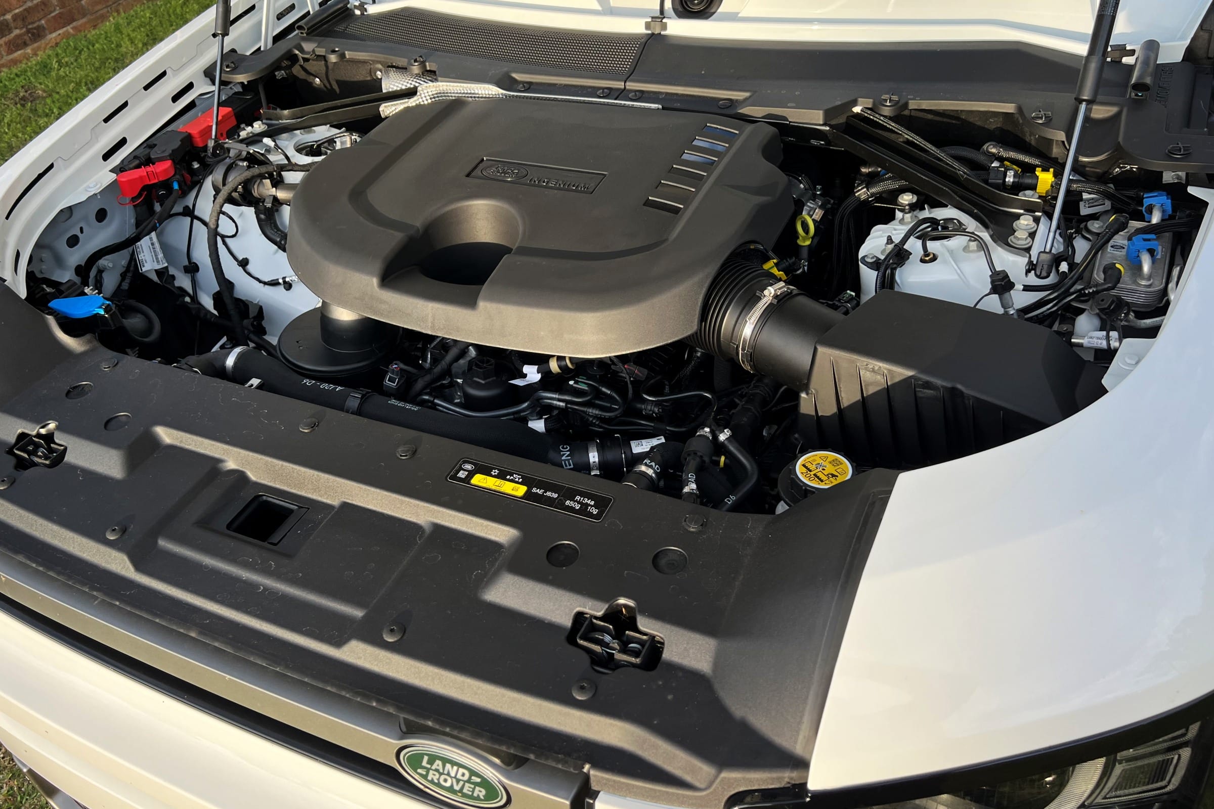 2022 LR Defender 110 X Dynamic HSE D300 engine