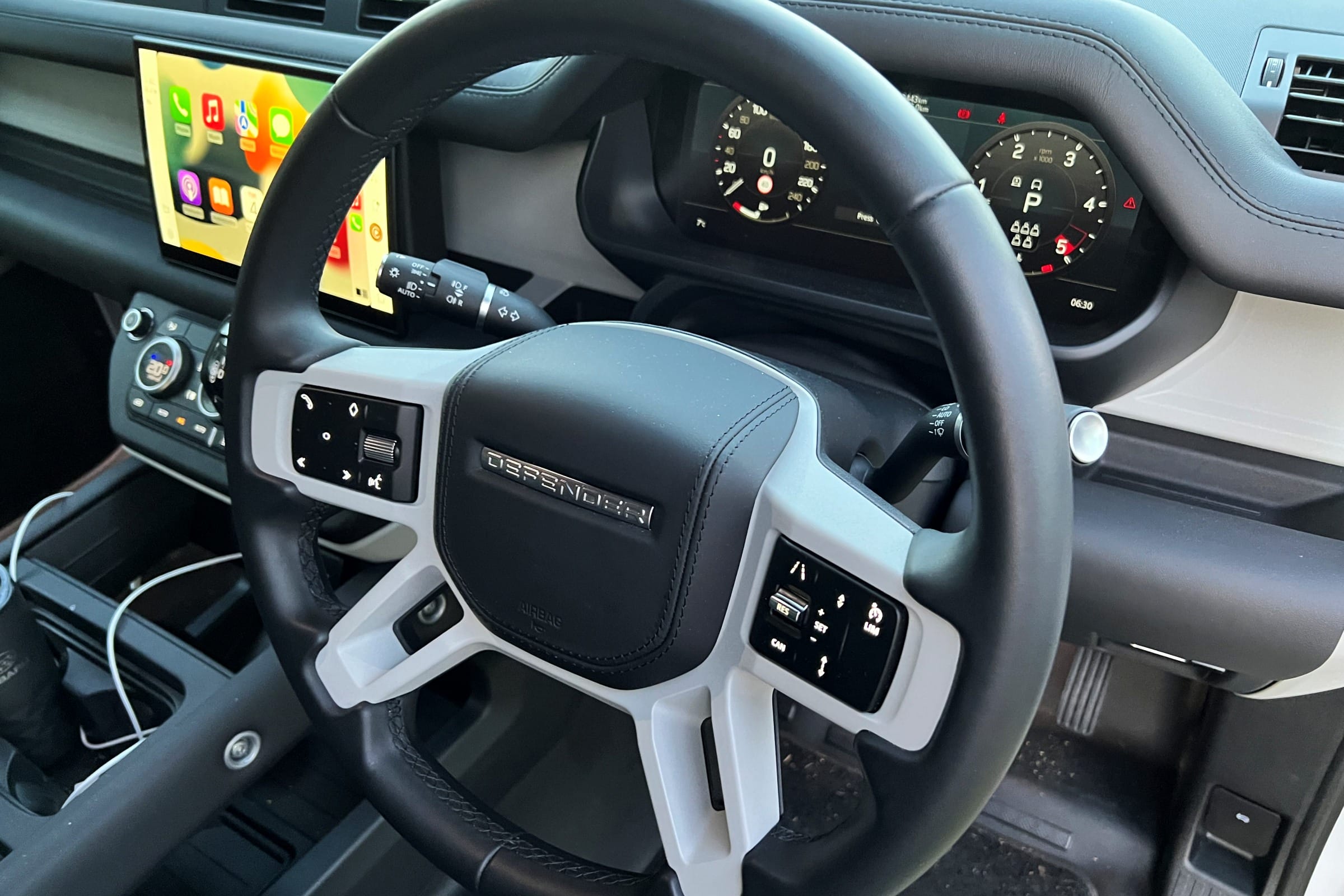 2022 LR Defender 110 X Dynamic HSE D300 front Steering wheel