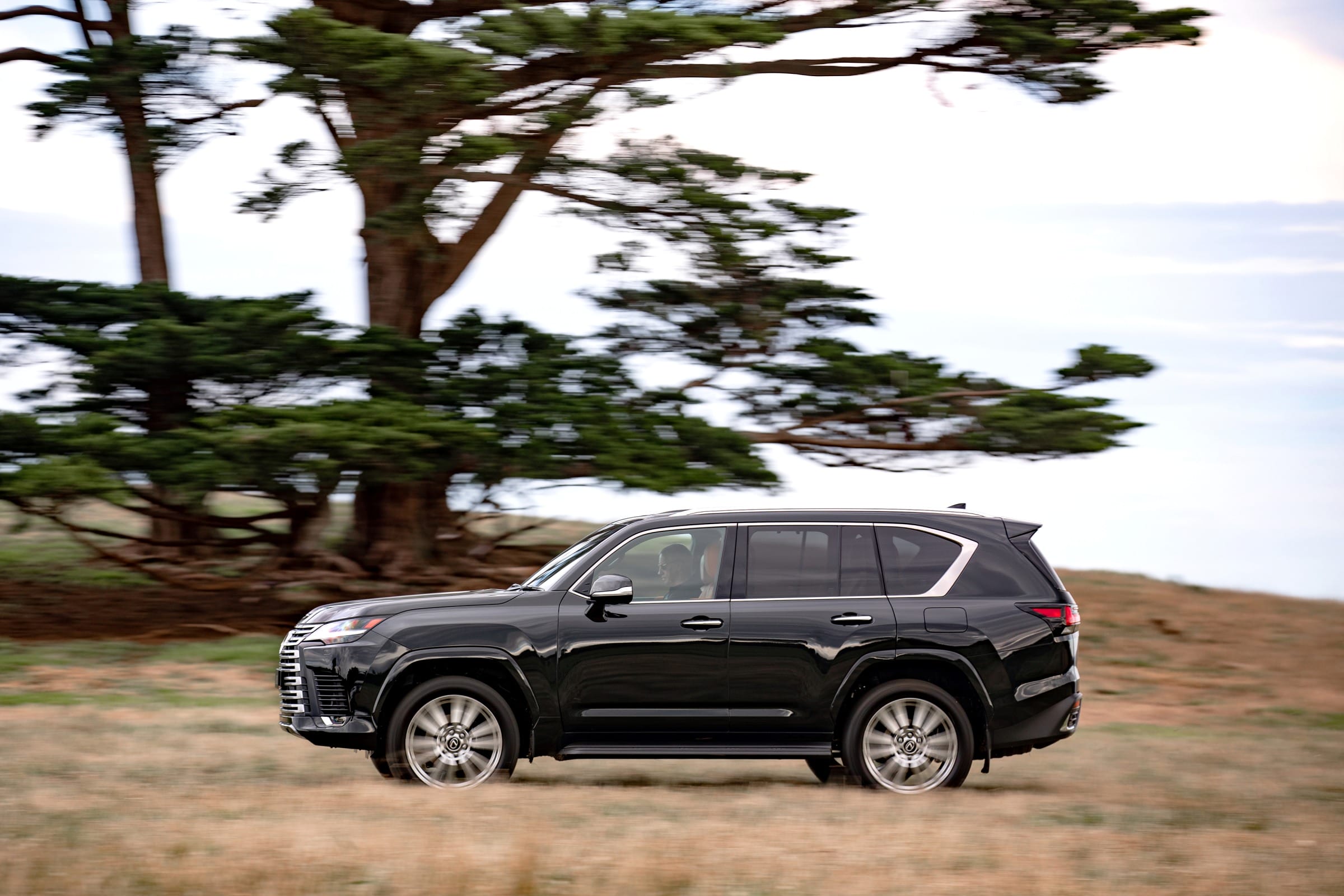 2022 Lexus LX 600 Ultra Luxury (Graphite Back)