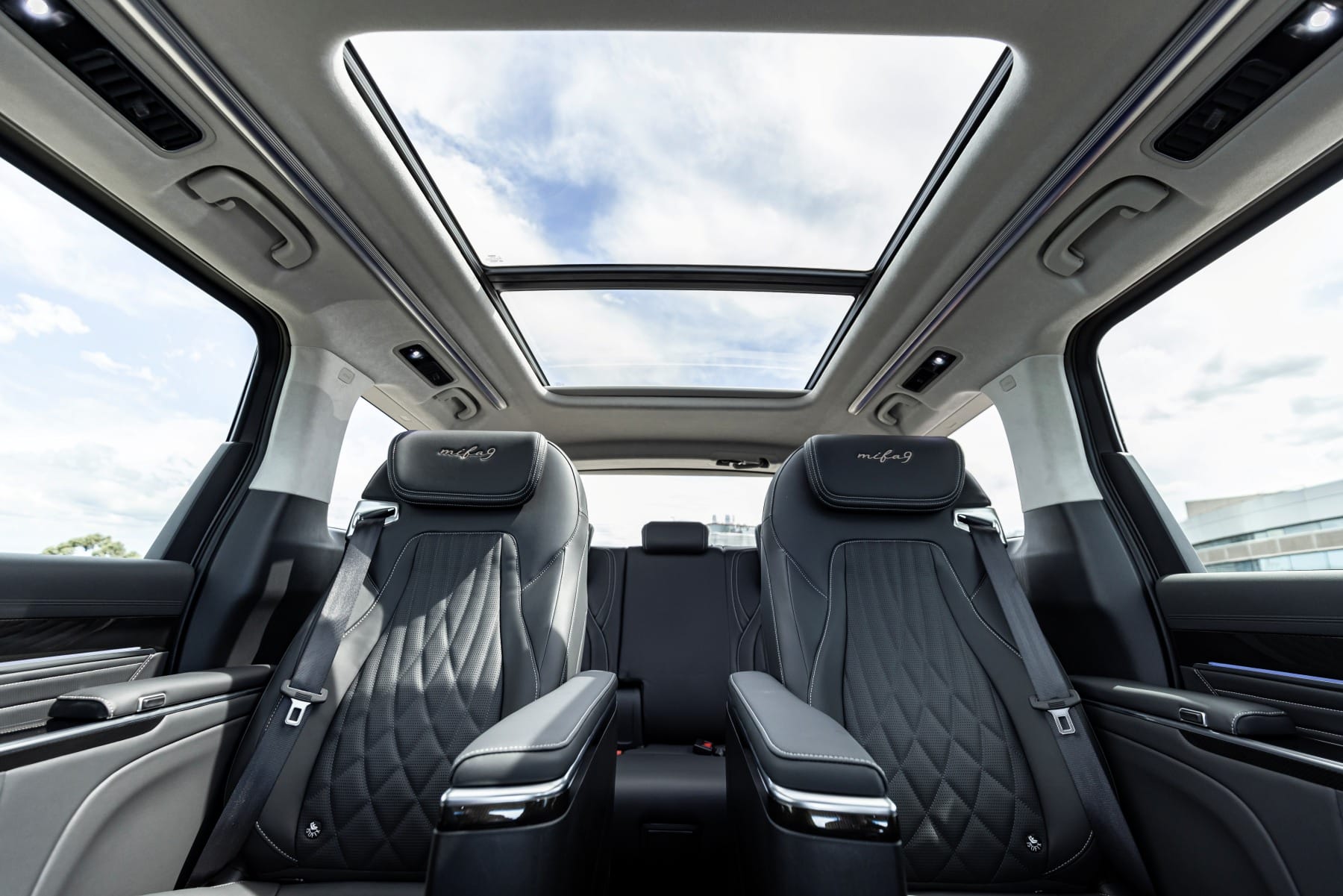 2022 MIFA 9_Luxe_Mica Blue_ Interior (16)