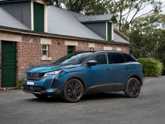 2022 Peugeot 3008 GT Sport front quarter