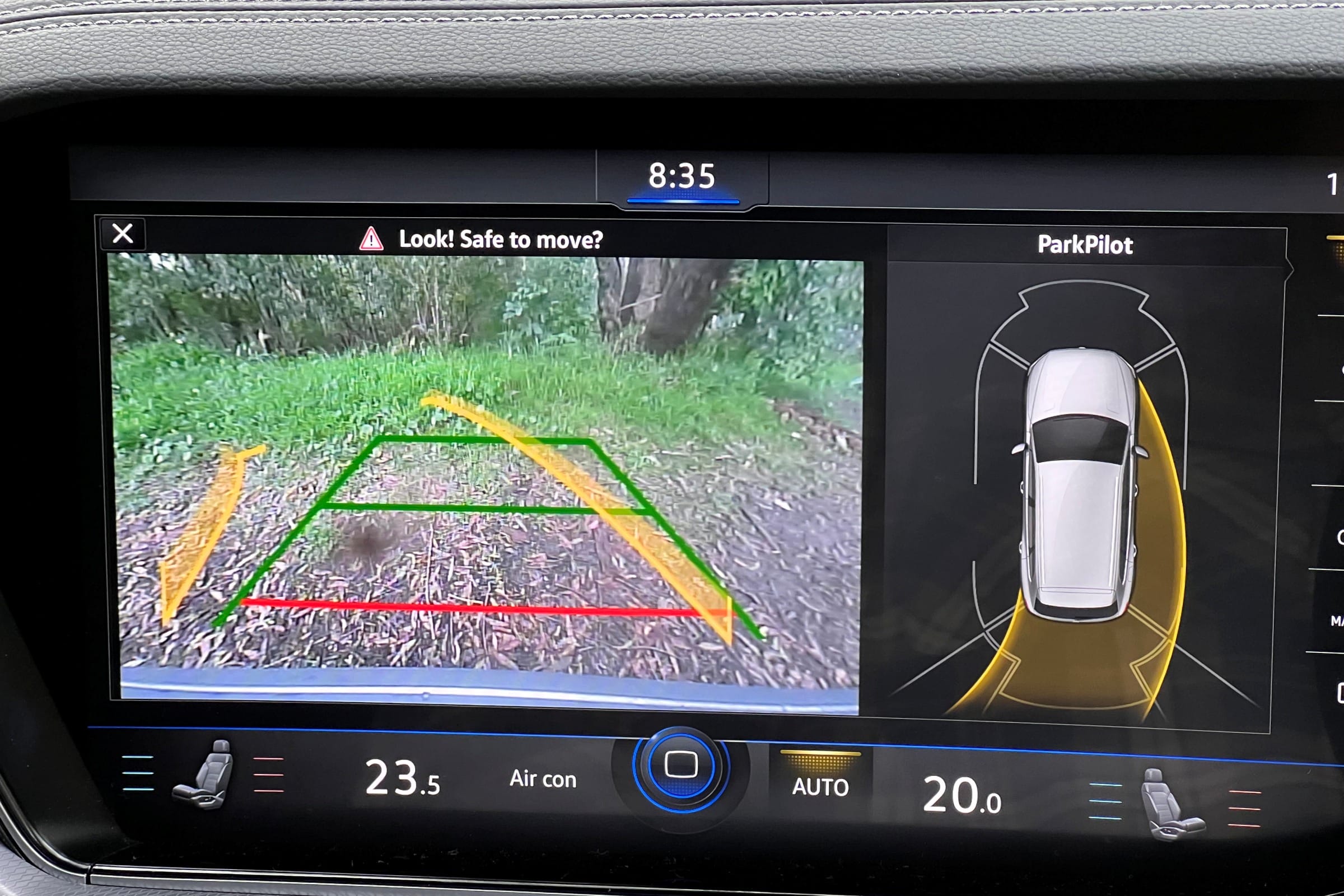 2022 VW Touareg V6 210 R Line reverse camera