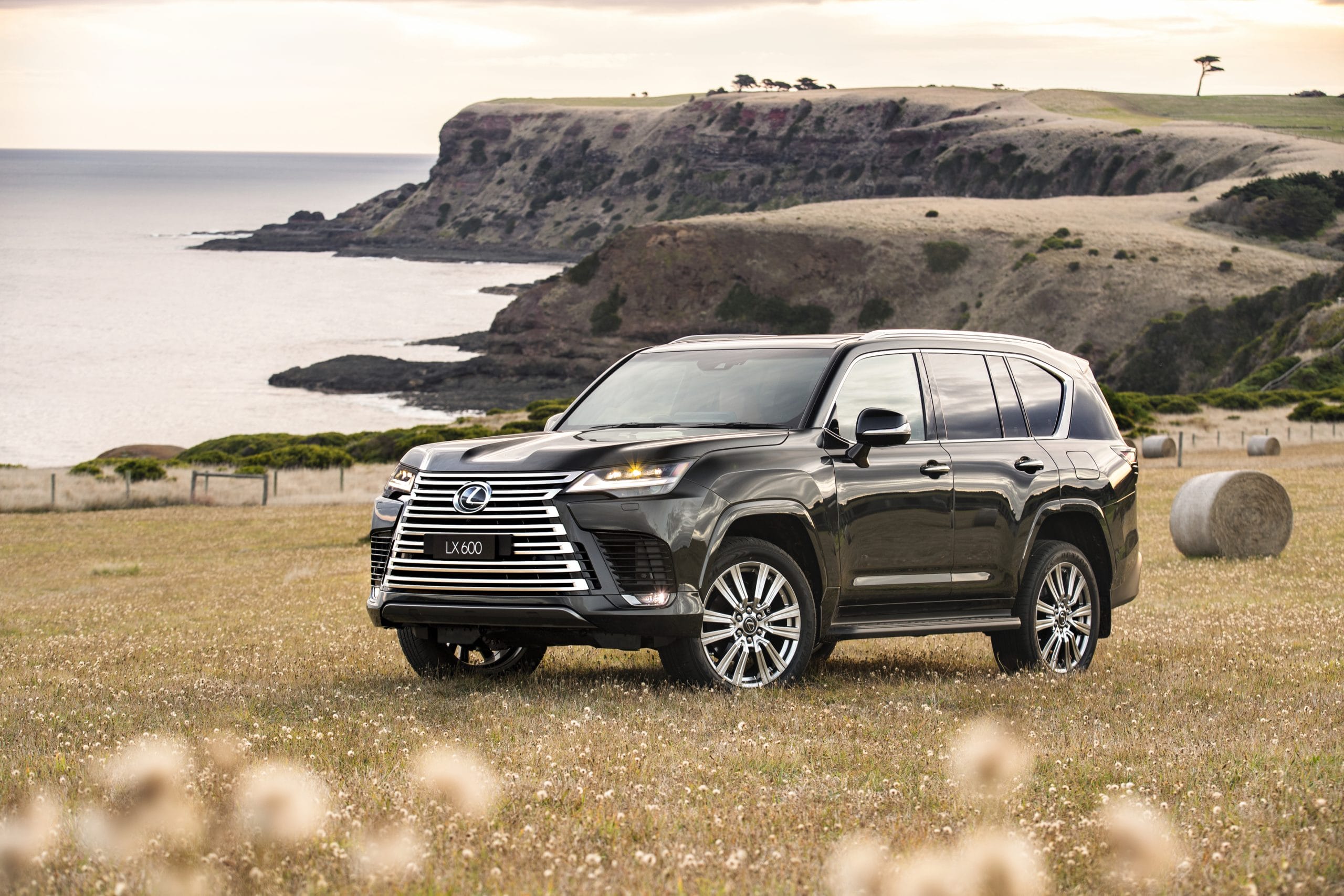 2022 Lexus LX 600 Ultra Luxury (Graphite Back)