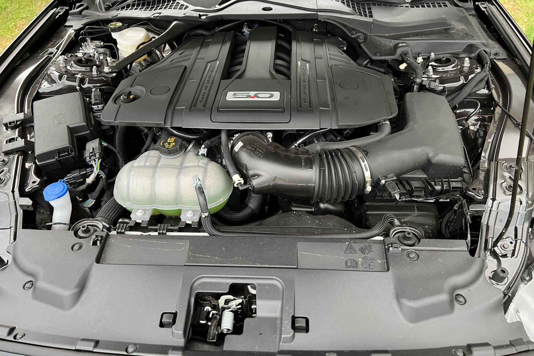 2022 Ford Mustang GT V8 Coupe engine