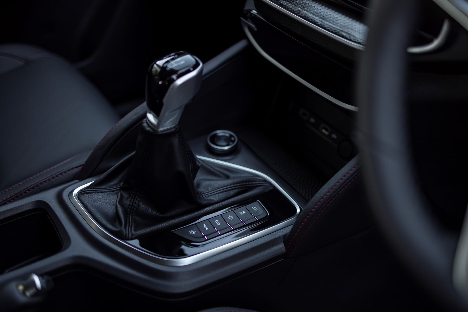 2023 T60 MAX Luxe - Interior transmission