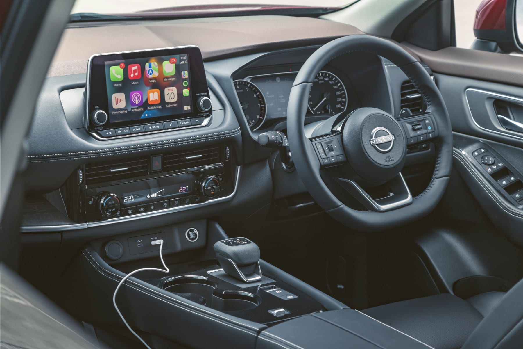 Nissan X-Trail ST-L 2WD interior