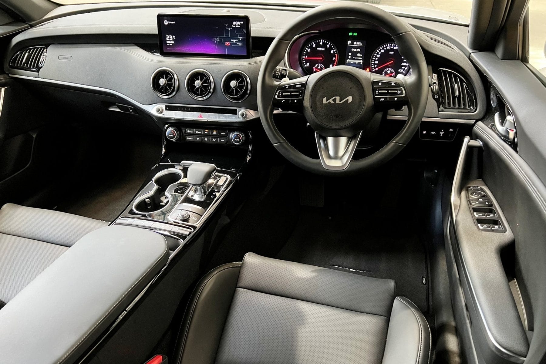 2022 Kia Stinger 2.0l GT-Line interior