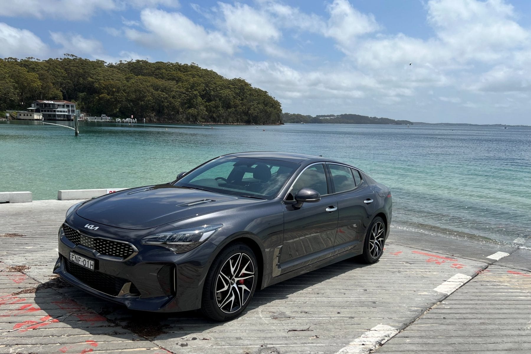 2022 Kia Stinger 330S front qtr2