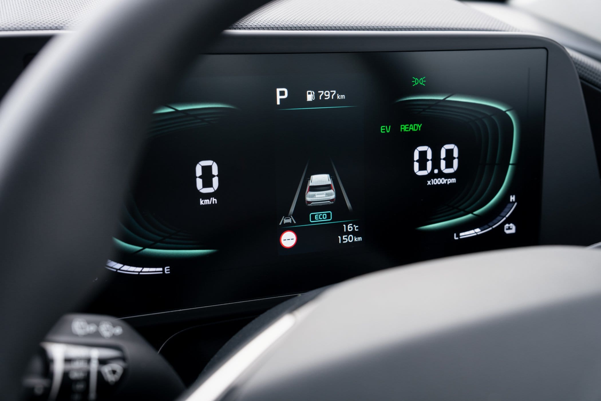 2022 Kia_Niro_S_HEV_driver instruments