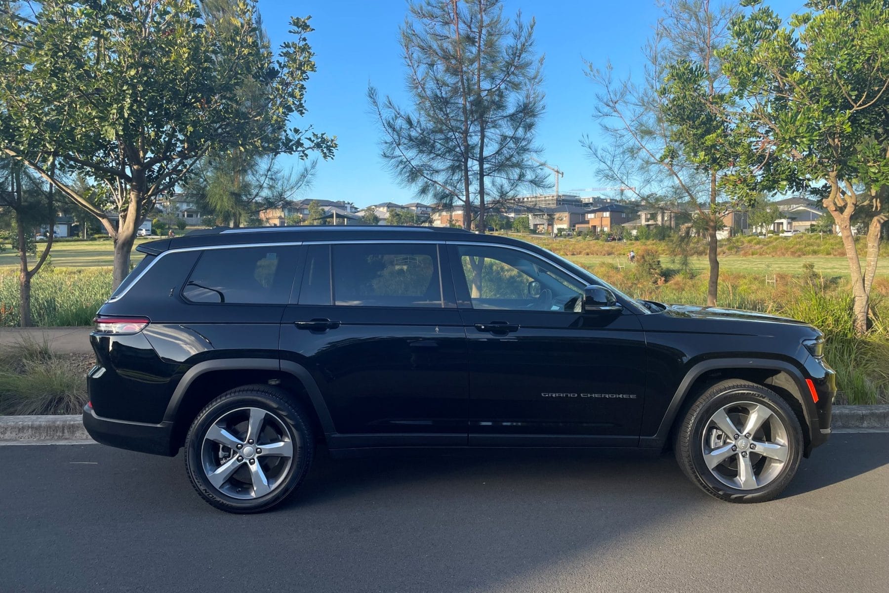 2023 Jeep Grand Cherokee profile