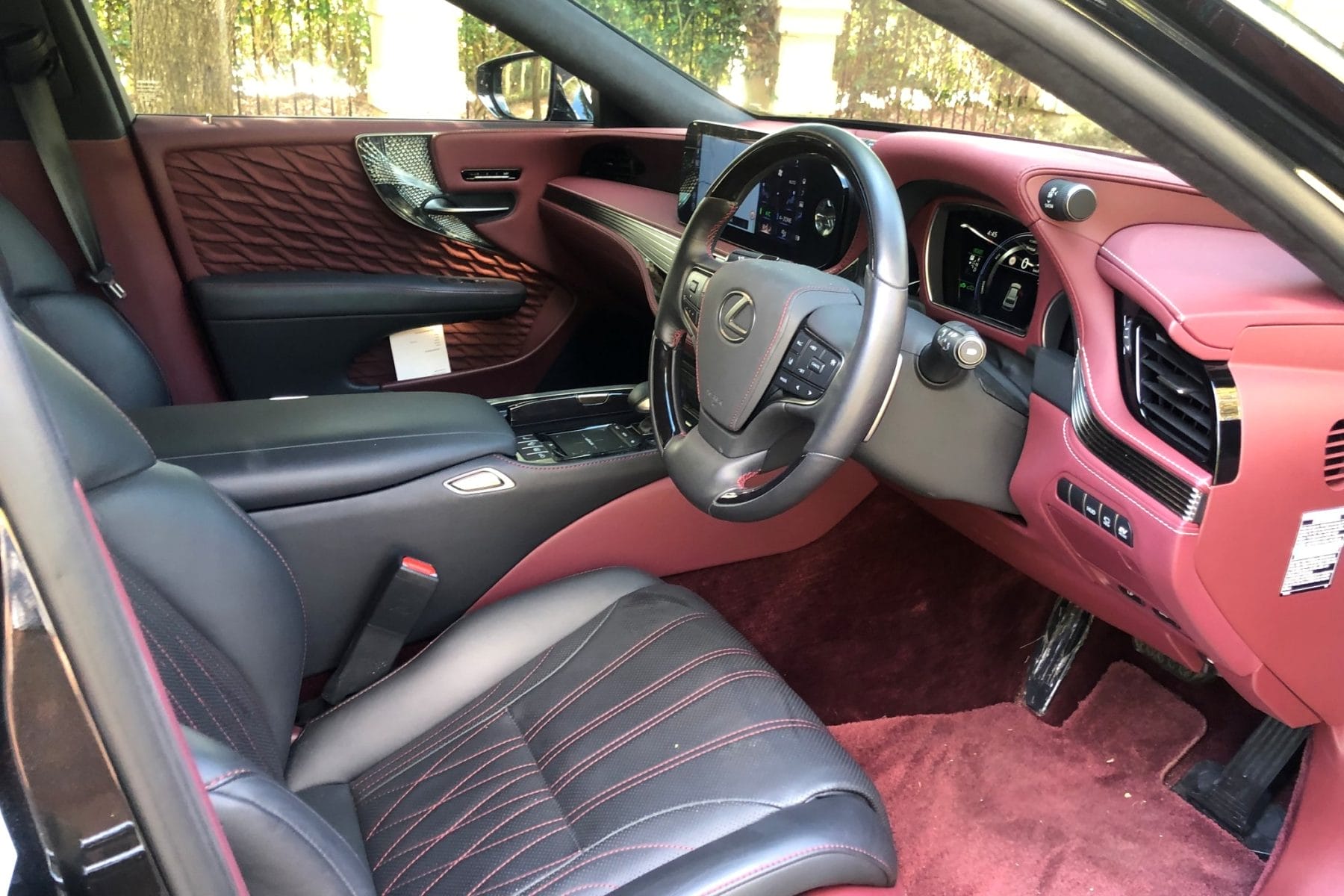 Lexus LS 500h Sports Luxury front interior side