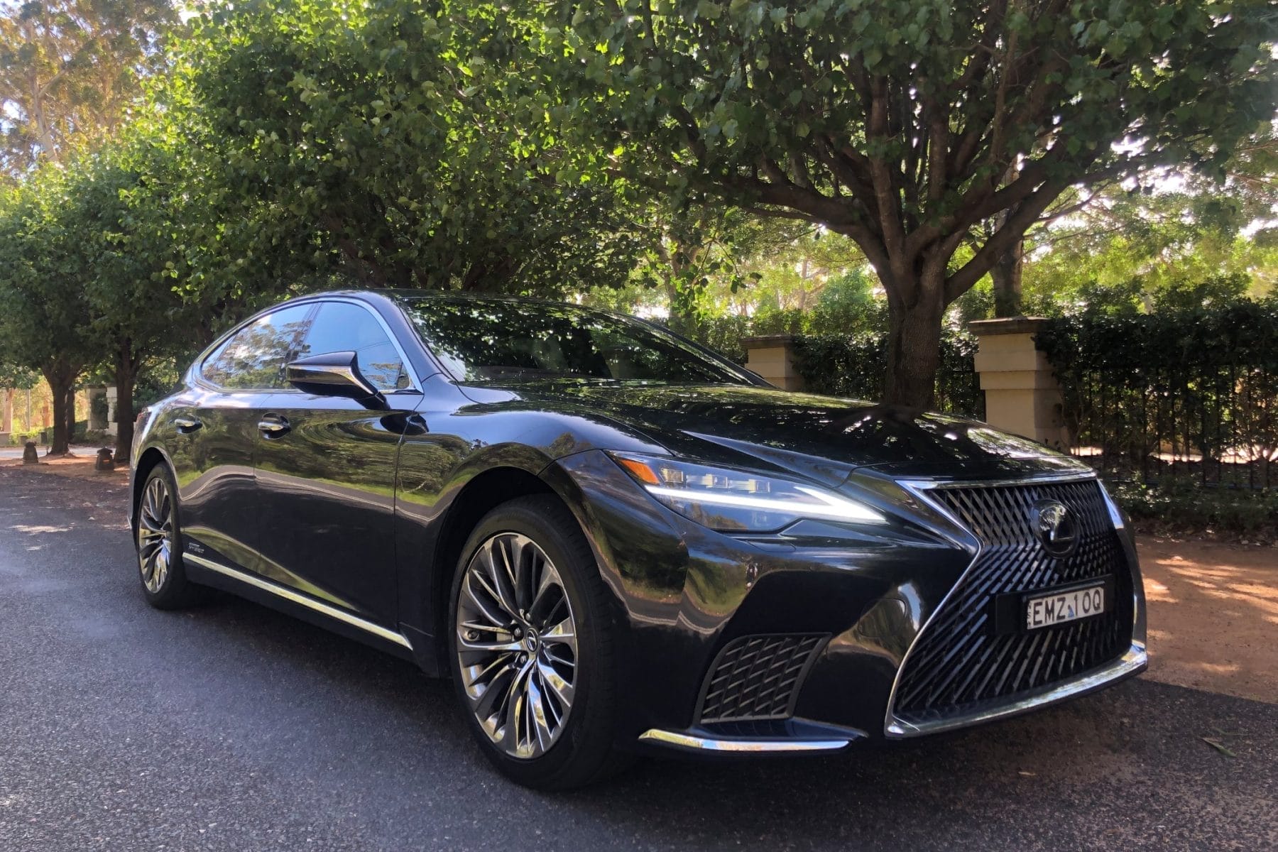 Lexus LS 500h Sports Luxury front qtr