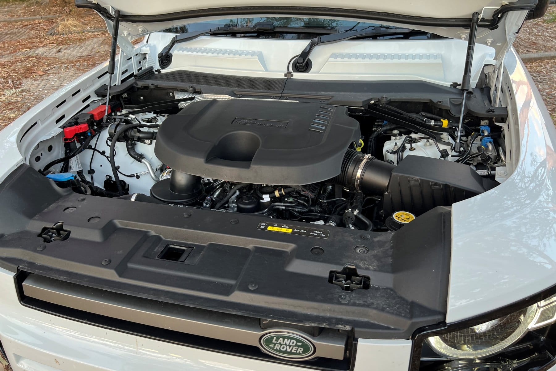 2023 LR Defender X Dynamic HSE D300 engine