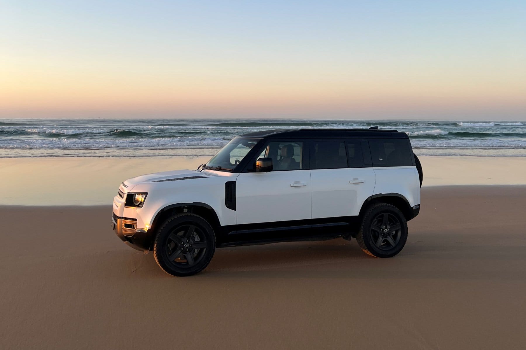 2023 LR Defender X Dynamic HSE D300 profile 2