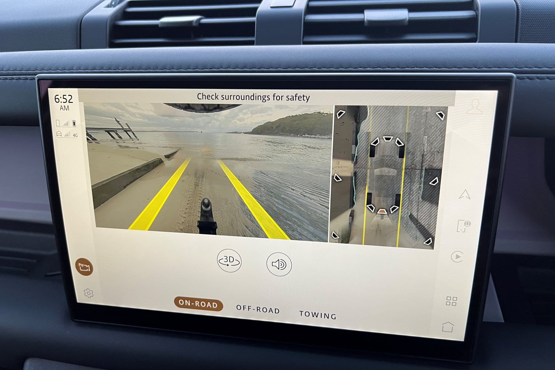 2023 LR Defender X Dynamic HSE D300 reverse camera