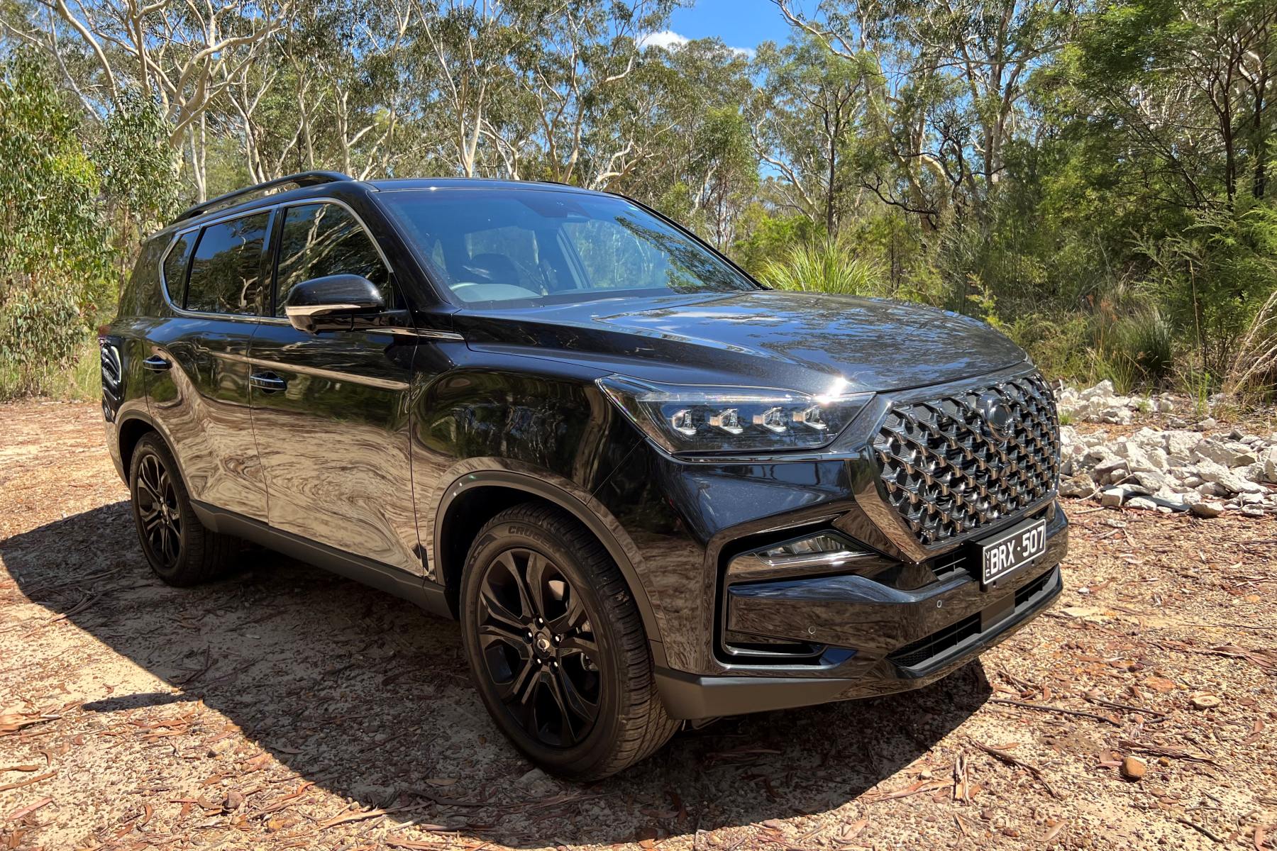 SsangYong Rexton Black front qtr exterior