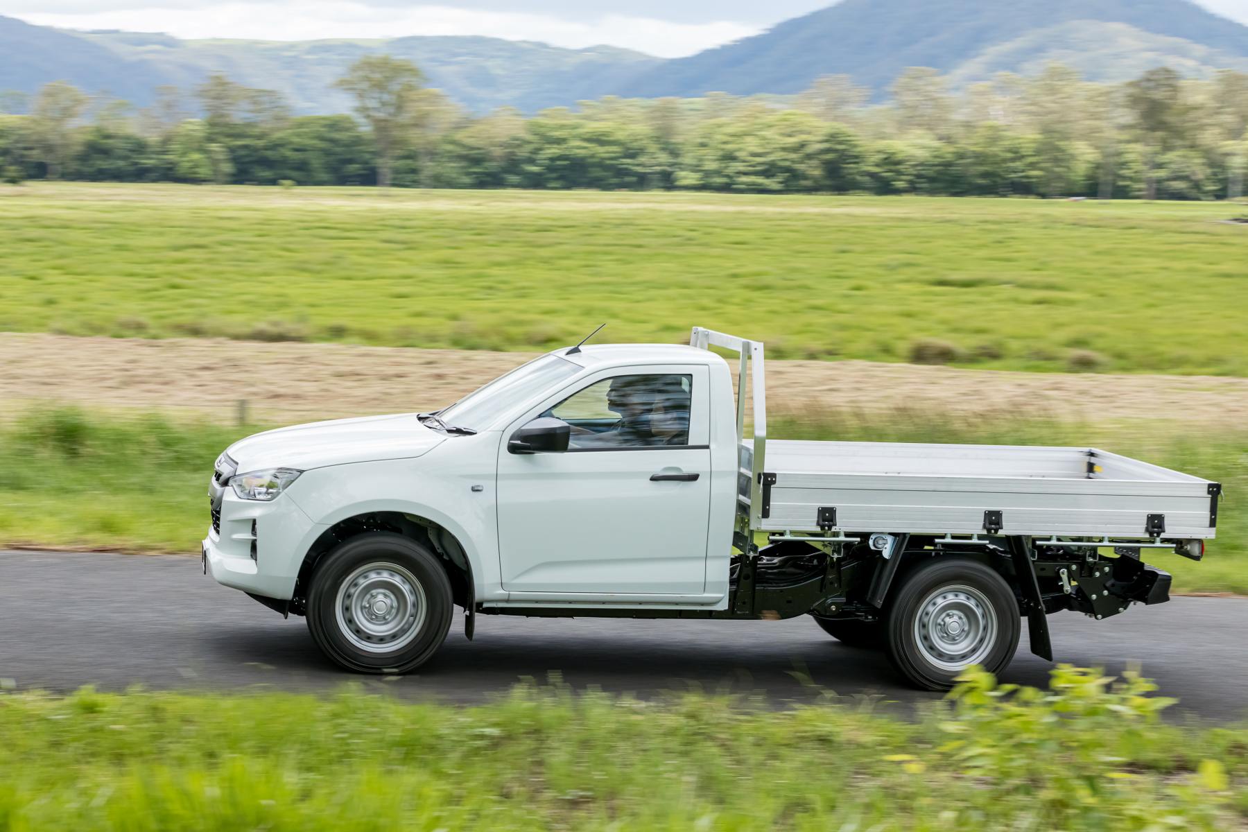 22MY Isuzu D-MAX 4x2 SX Single Cab Chassis Mineral White