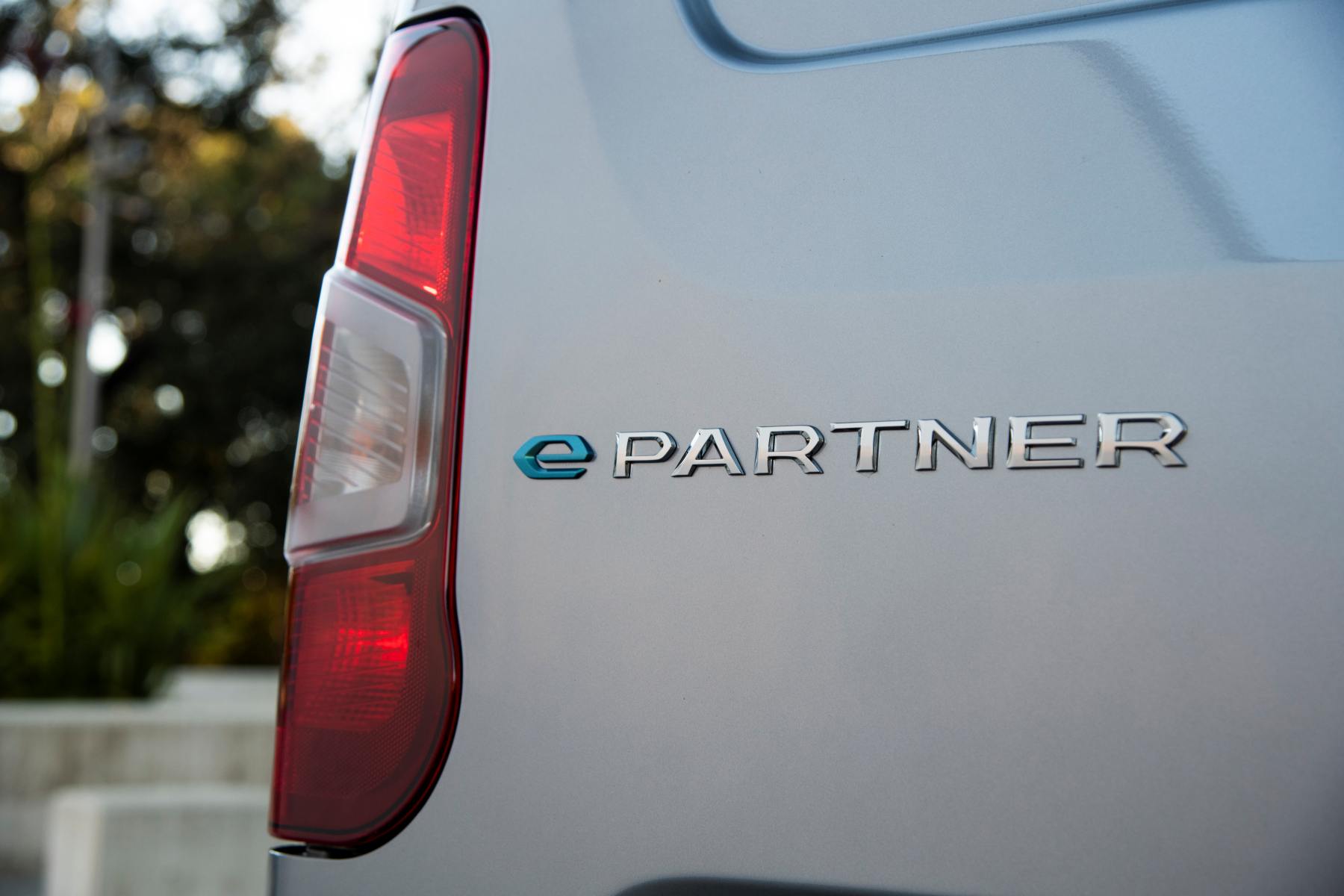 Peugeot e-Partner delivery van badge