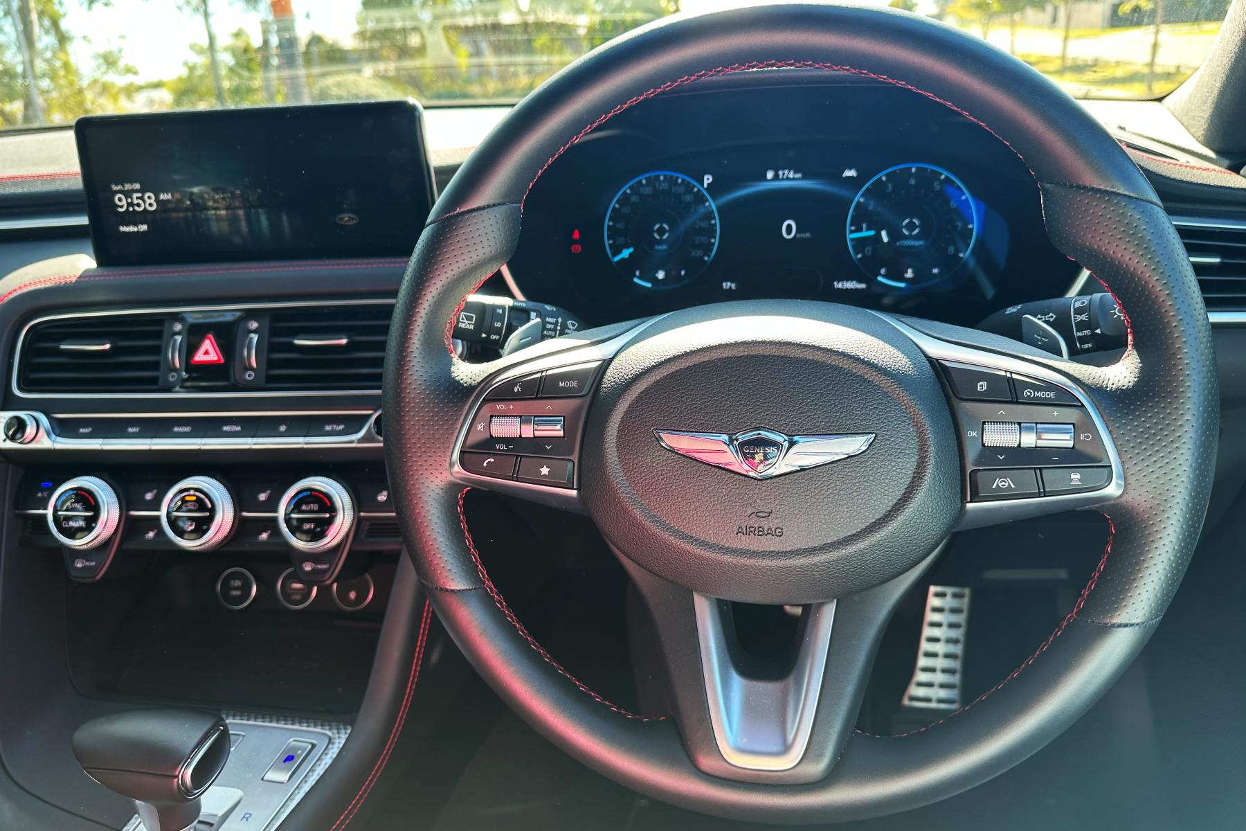 Genesis G70 2.0T Shooting Brake interior