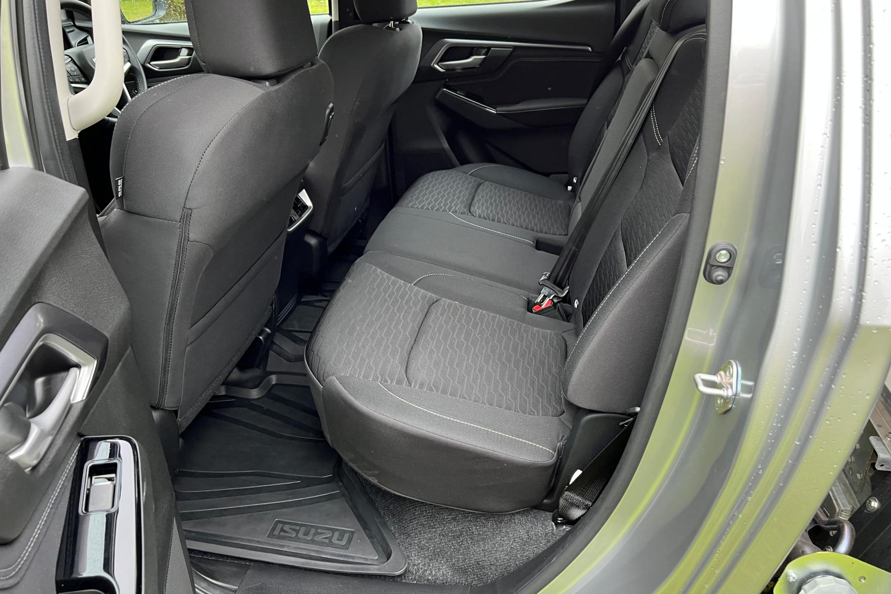 Isuzu D-Max LS-U Dual Cab Trayback 4WD Ute rear seats