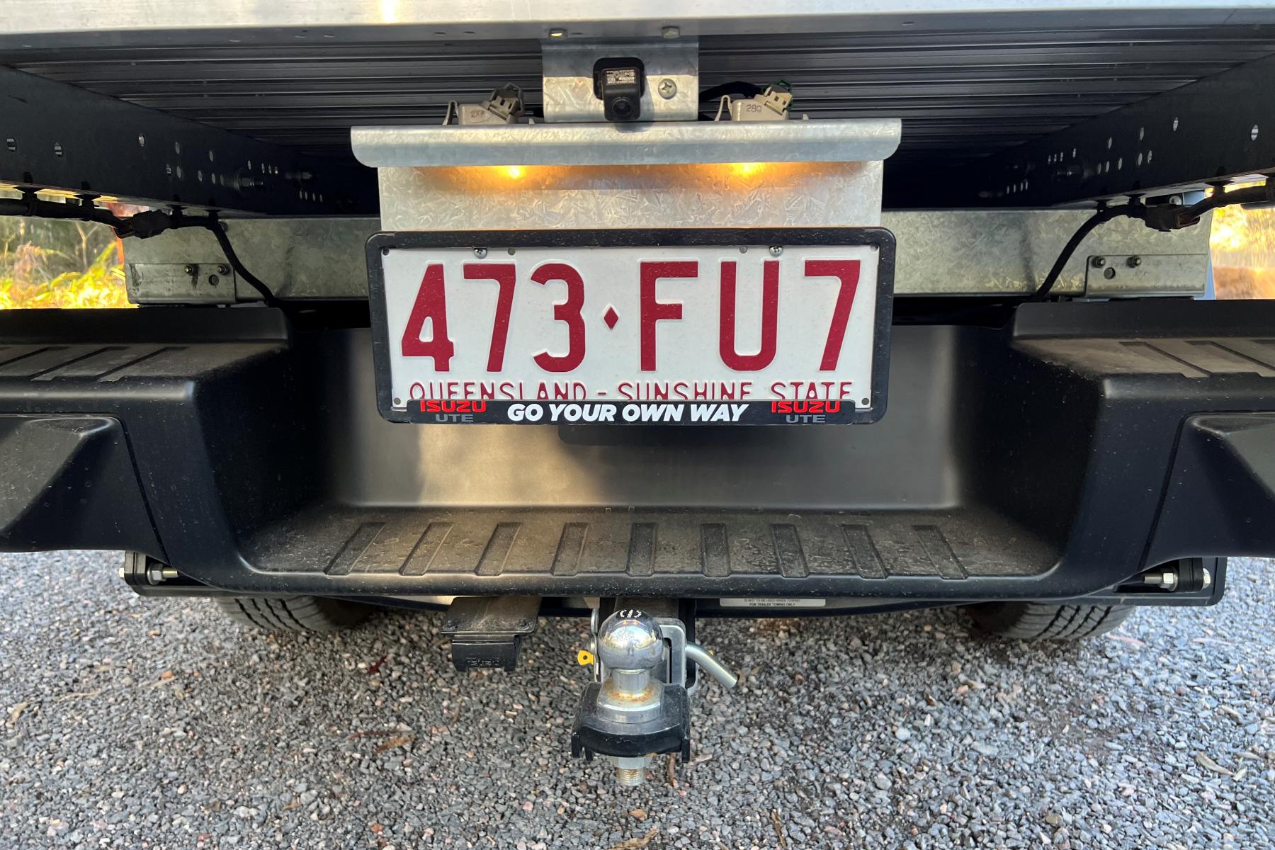 Isuzu D-Max LS-U Dual Cab Trayback 4WD Ute tow hitch